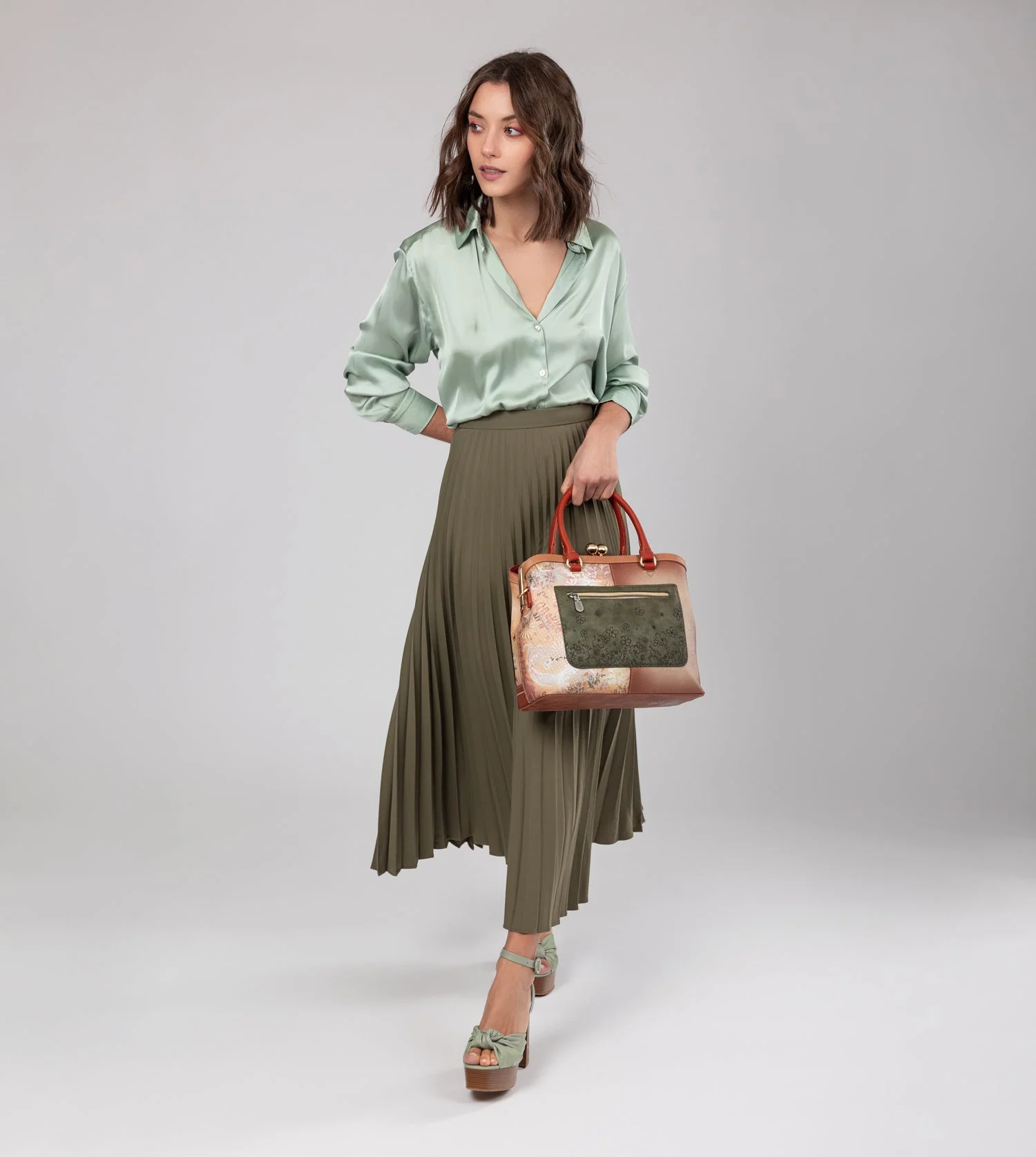 Bolso de boquilla Peace & Love Camel - Image 6