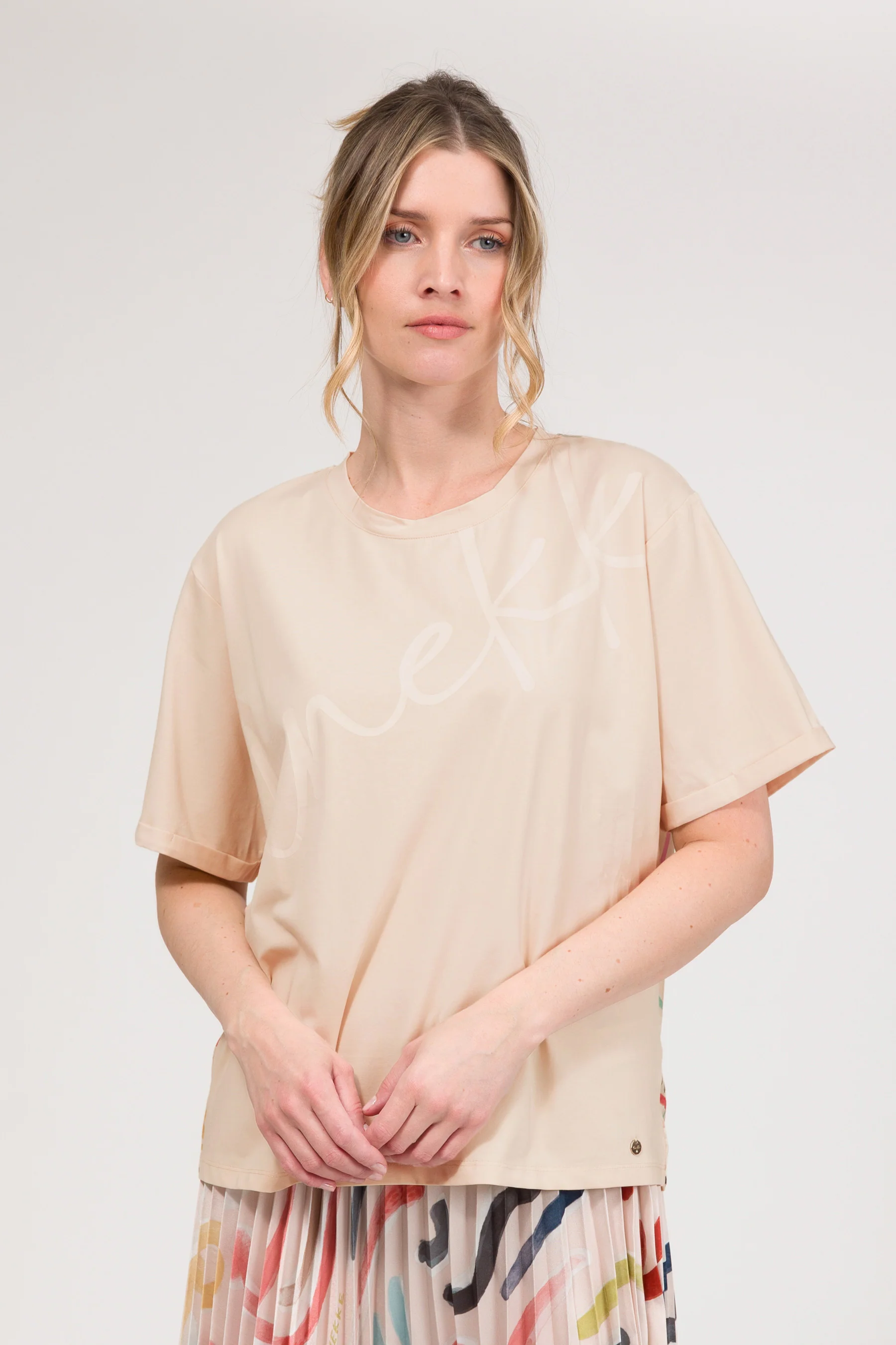 Camiseta de manga corta beige con estampado - Image 2