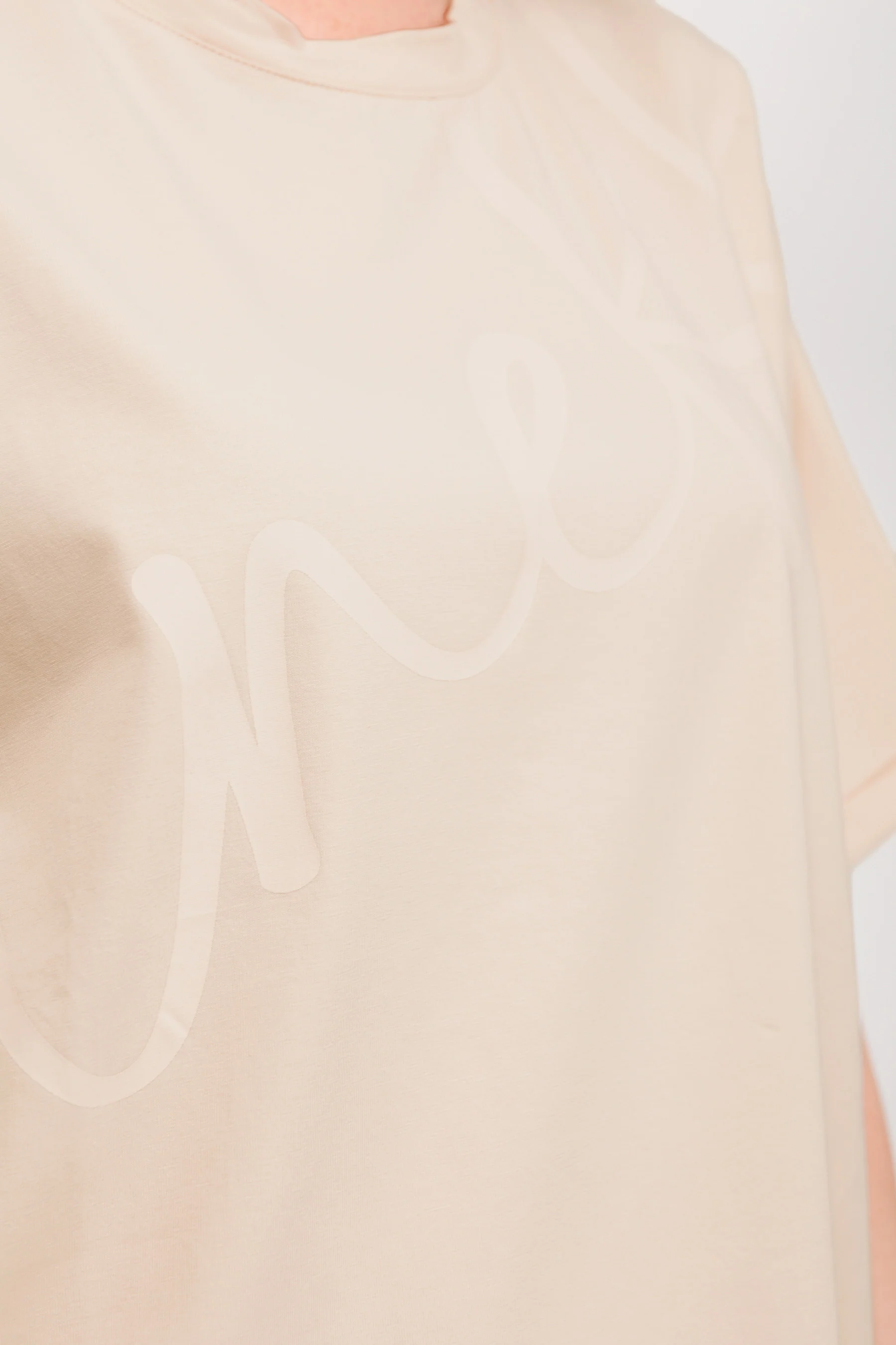 Camiseta de manga corta beige con estampado - Image 5