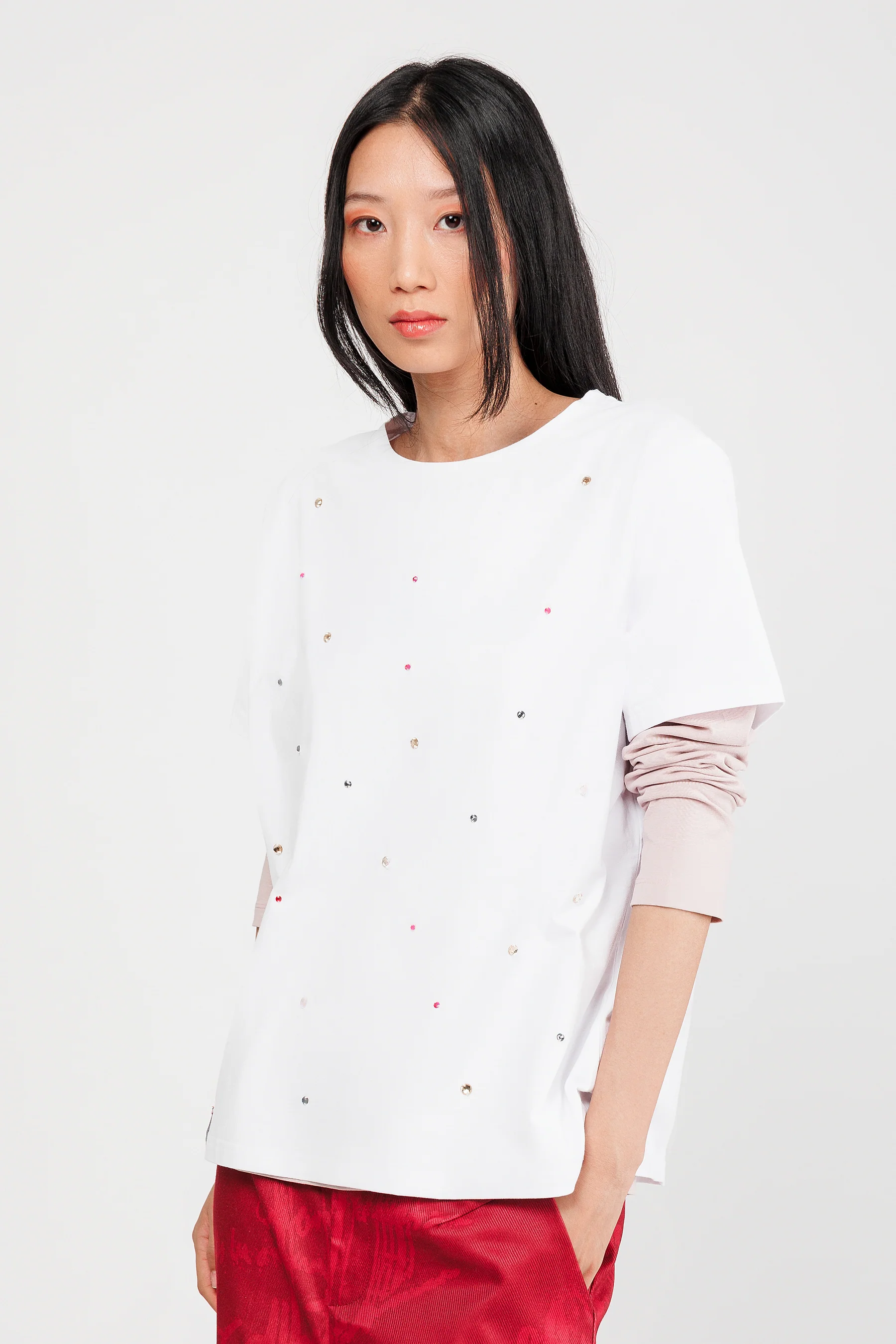 Camiseta manga corta blanca con tachuelas