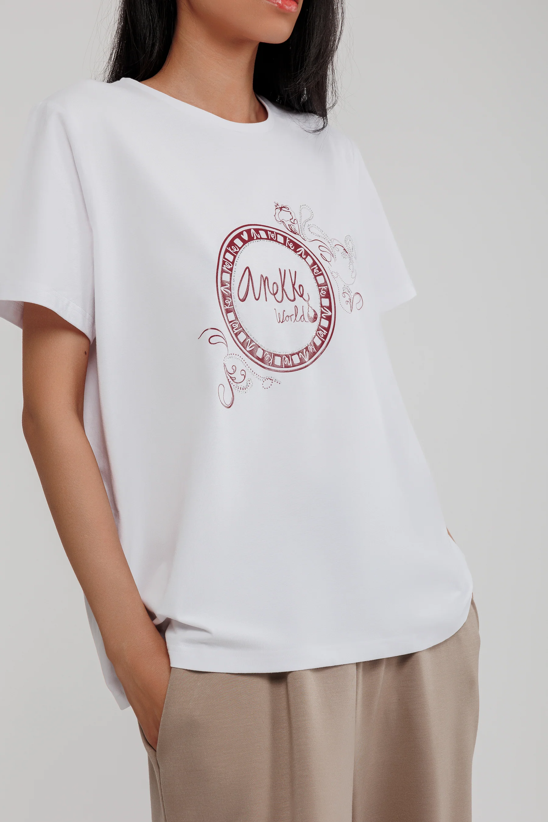 Camiseta manga corta blanca y detalle plata - Image 2