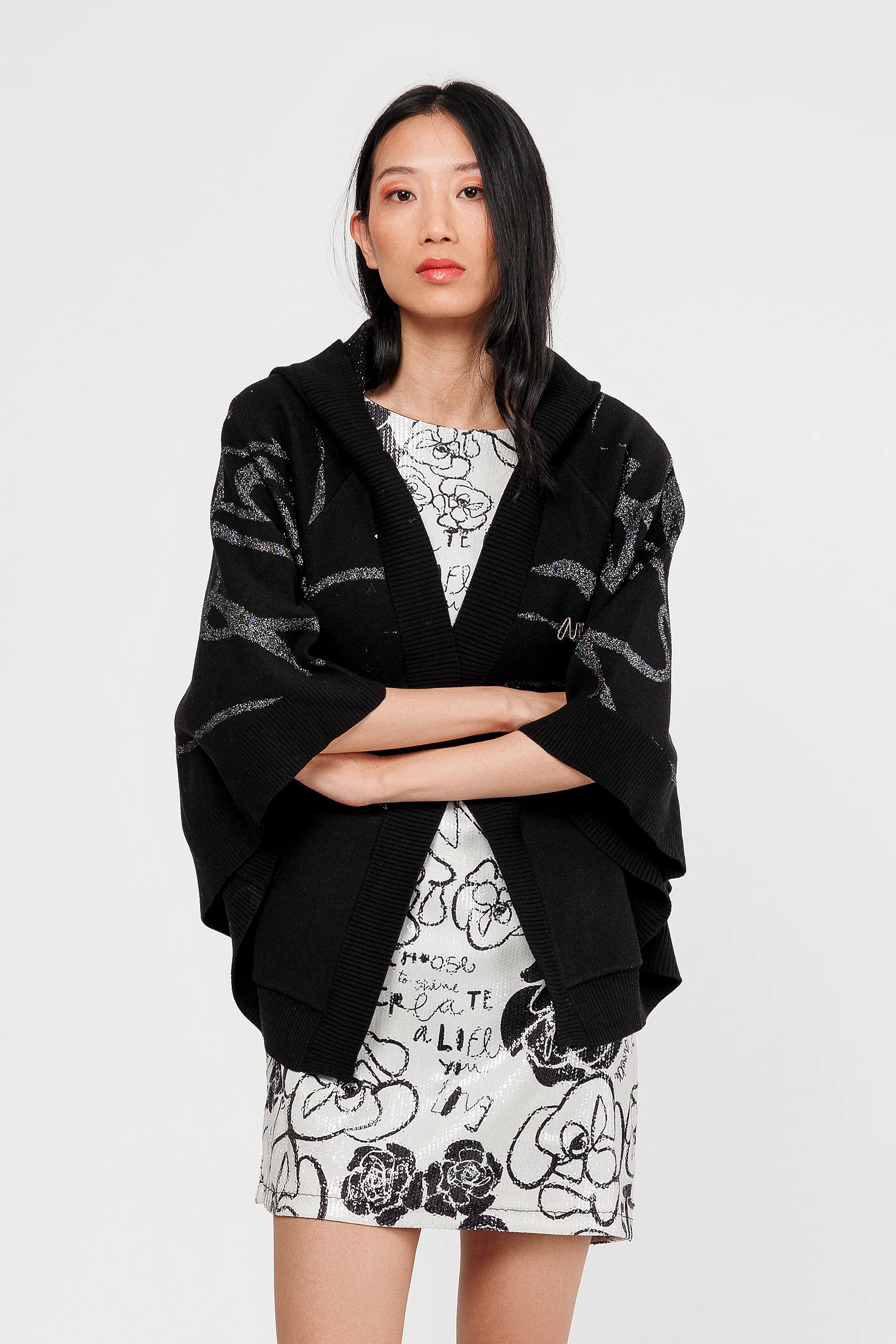 Chaqueta estilo poncho negra