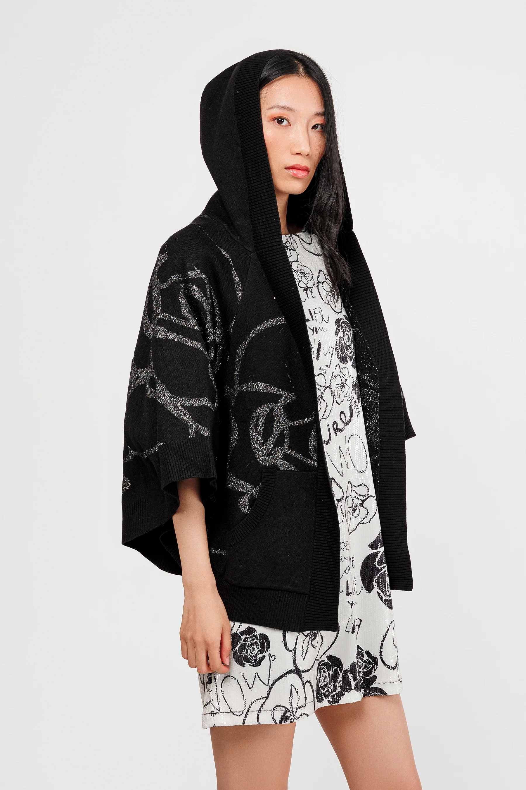 Chaqueta estilo poncho negra - Image 2