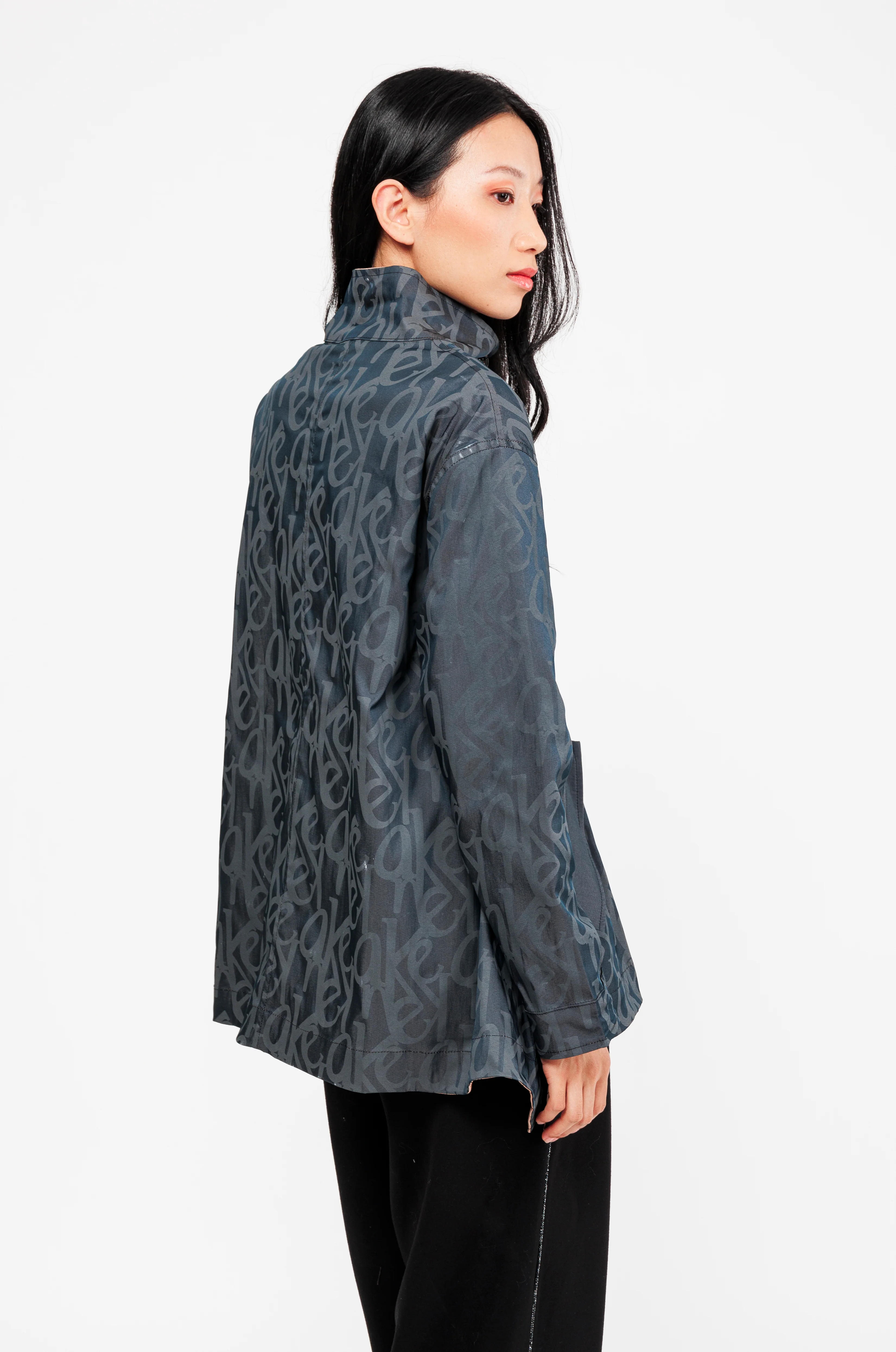 Chaqueta reversible negra y beige - Image 3