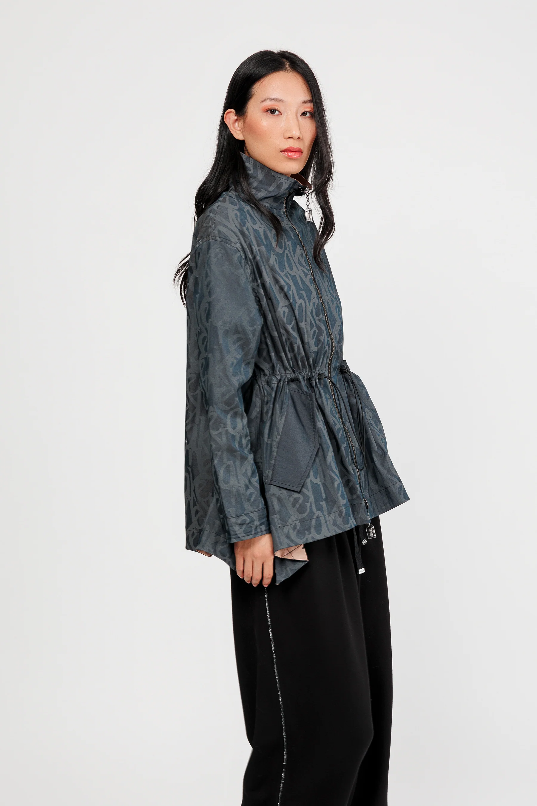 Chaqueta reversible negra y beige - Image 4