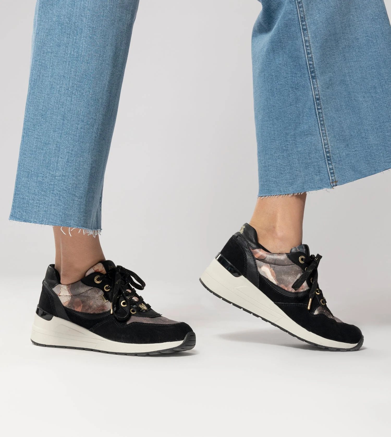 Deportivo con cuña negra Padded - Image 9