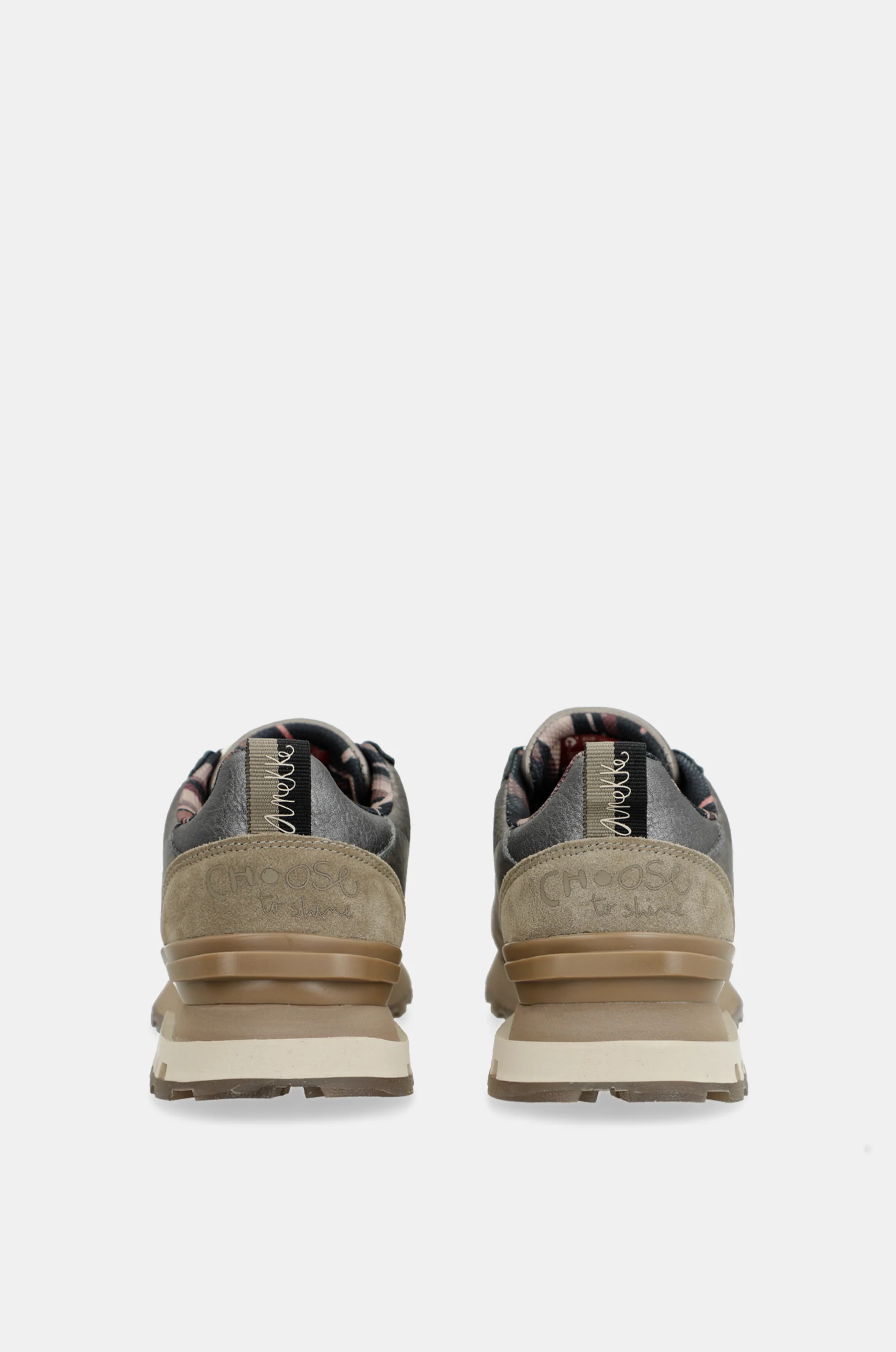 Deportivos beige metálicos - Image 6