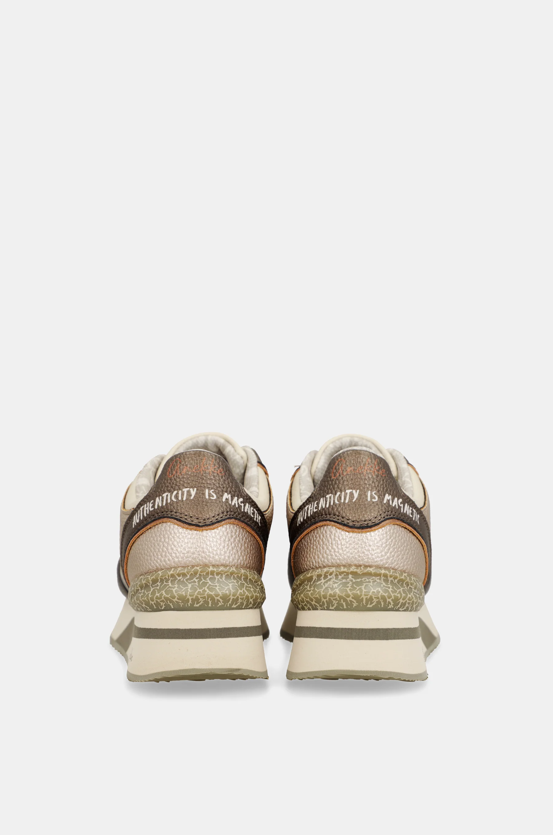 Deportivos beige y cobre - Image 5