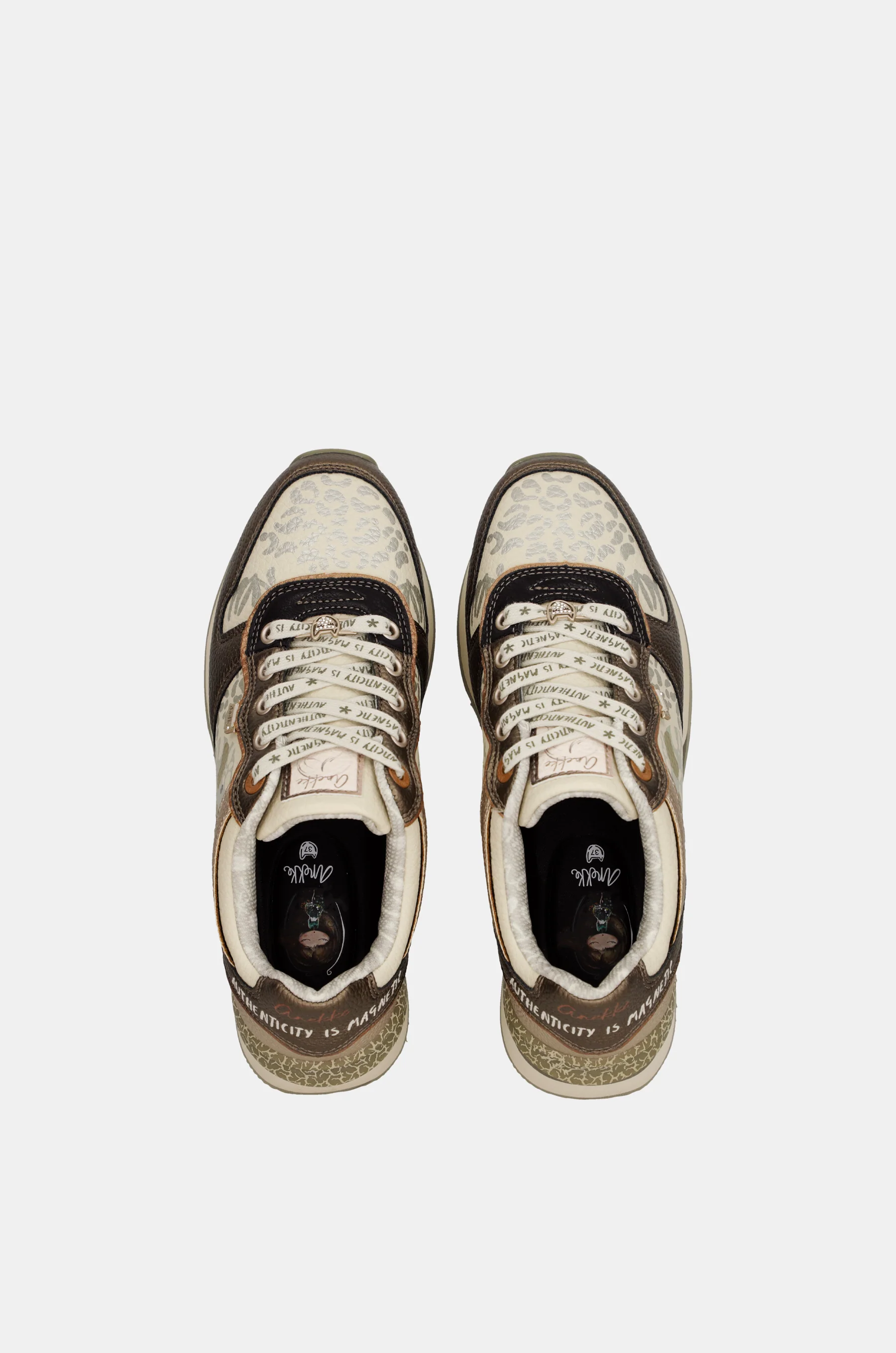 Deportivos beige y cobre - Image 7