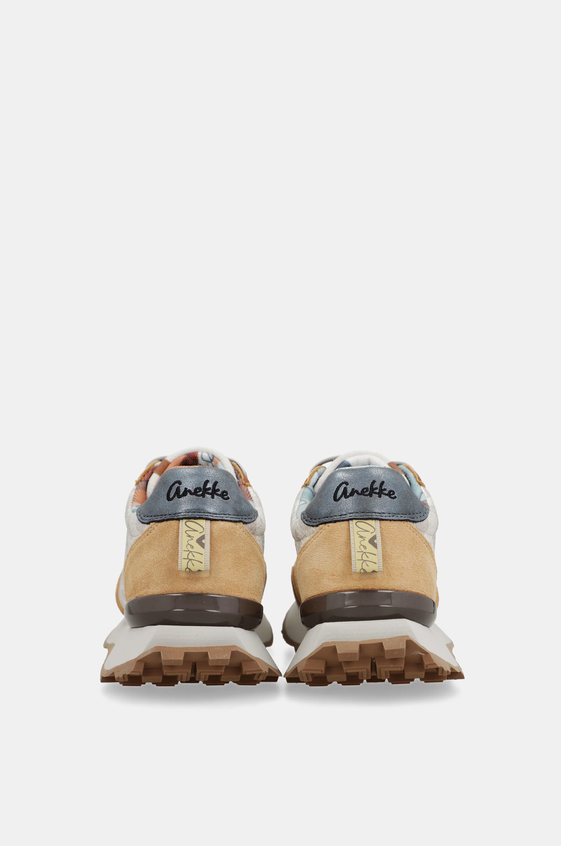 Deportivos beige y naranja - Image 5