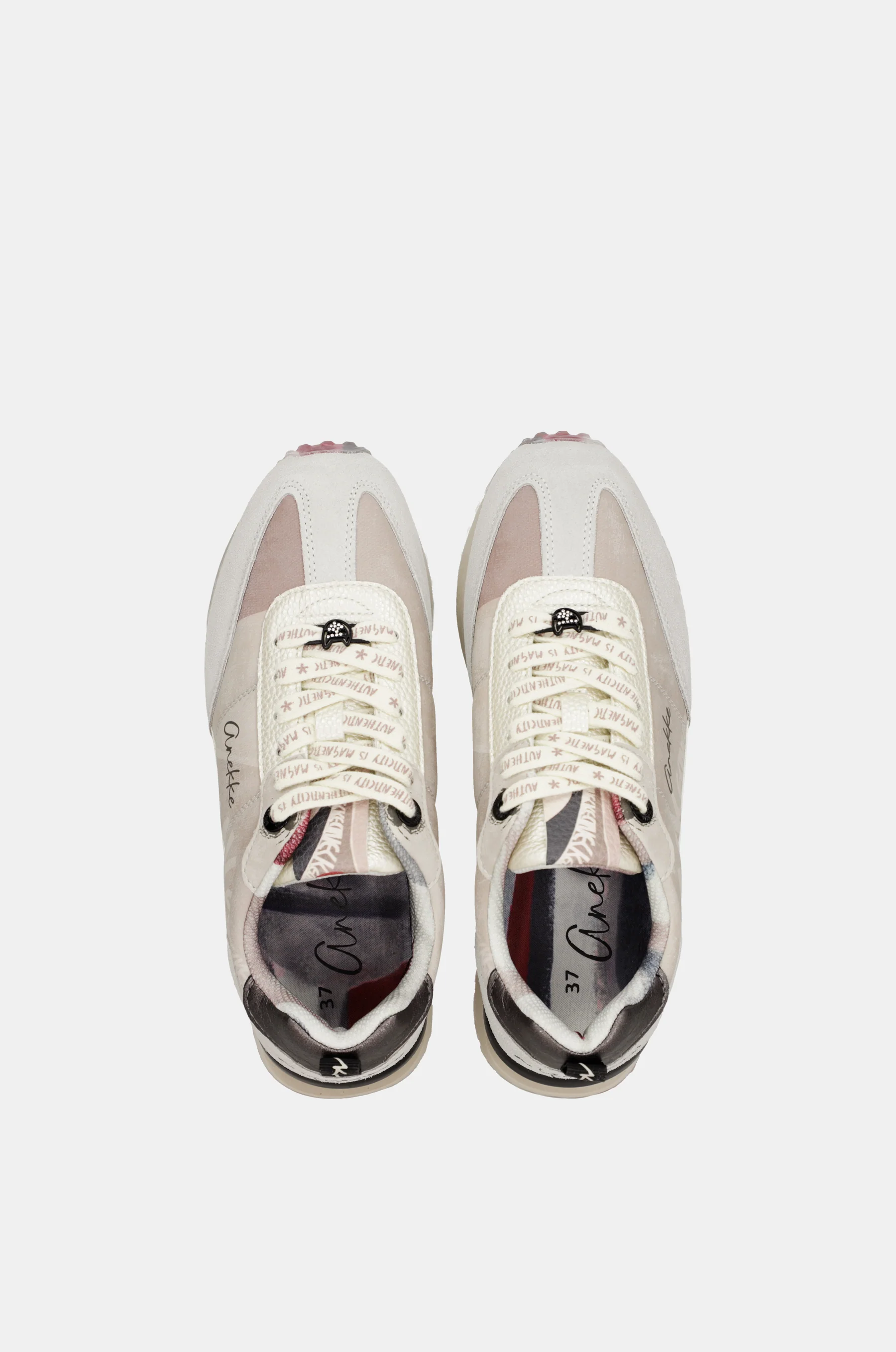 Deportivos blancos - Image 7