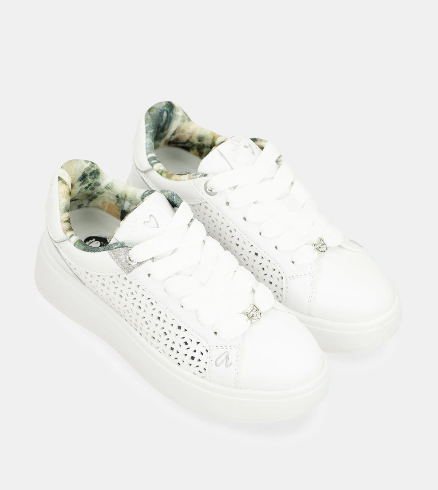 Deportivos blancos Lunares - Image 3