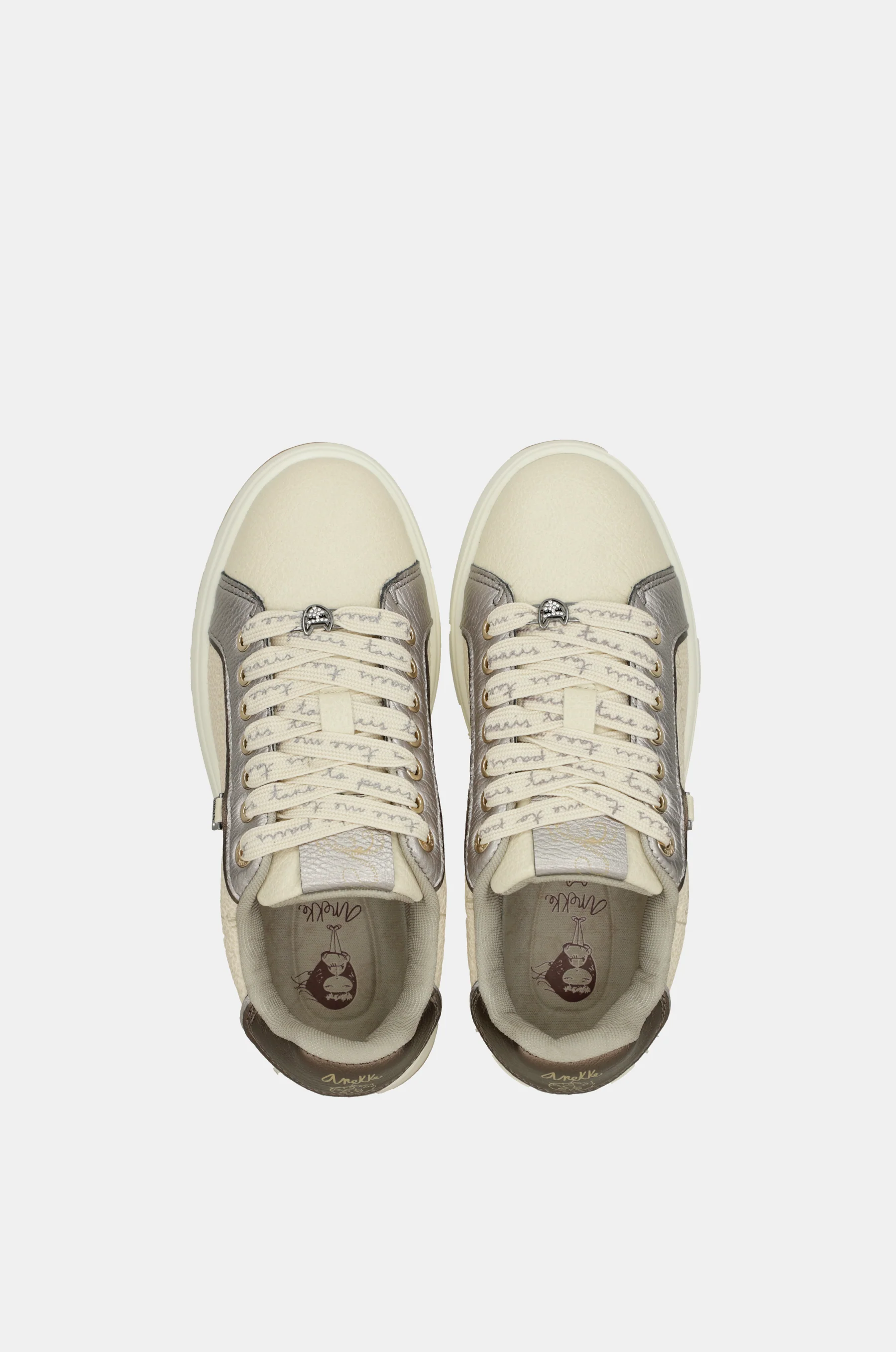 Deportivos blancos Studio - Image 4