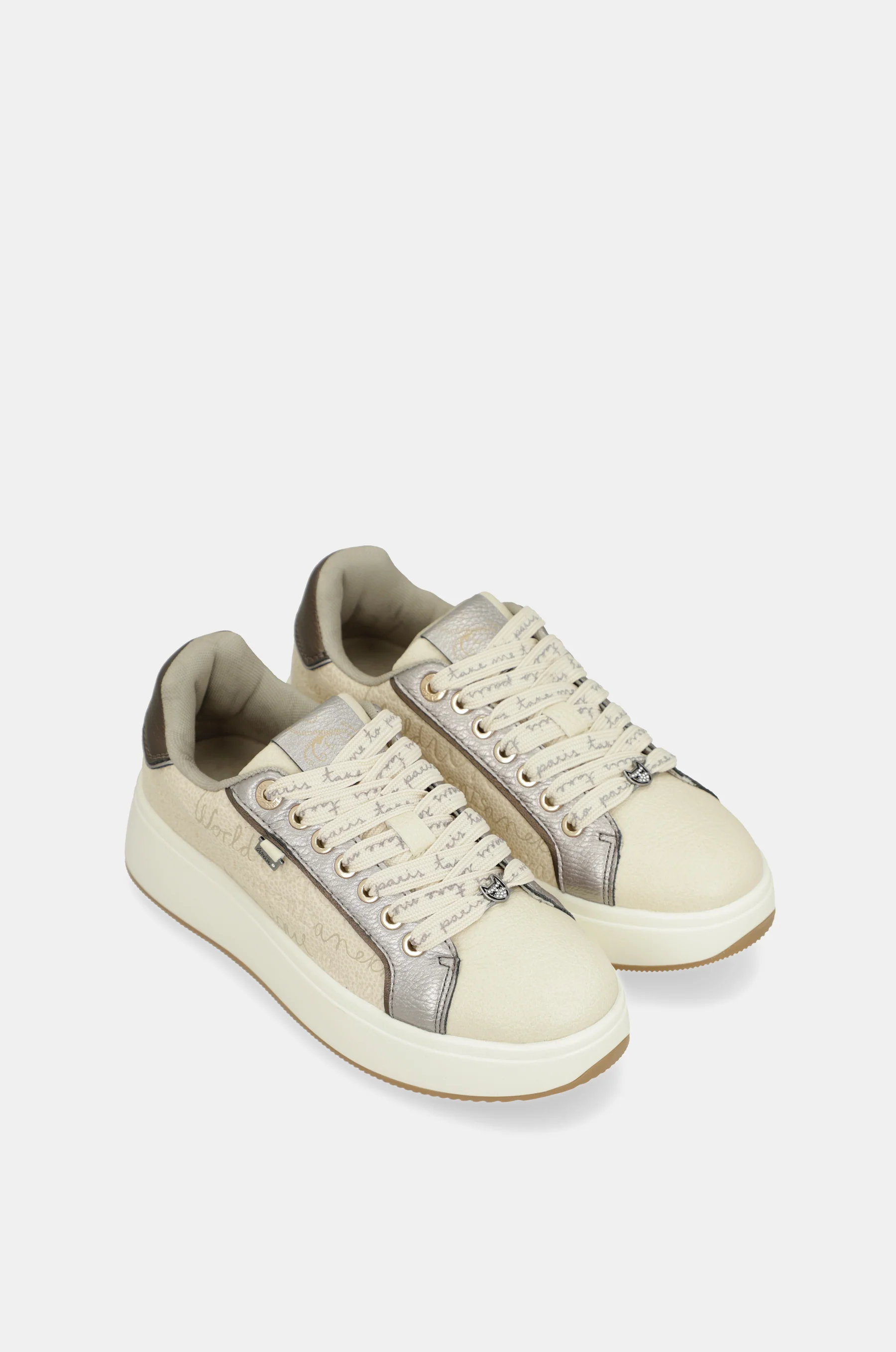 Deportivos blancos Studio - Image 5