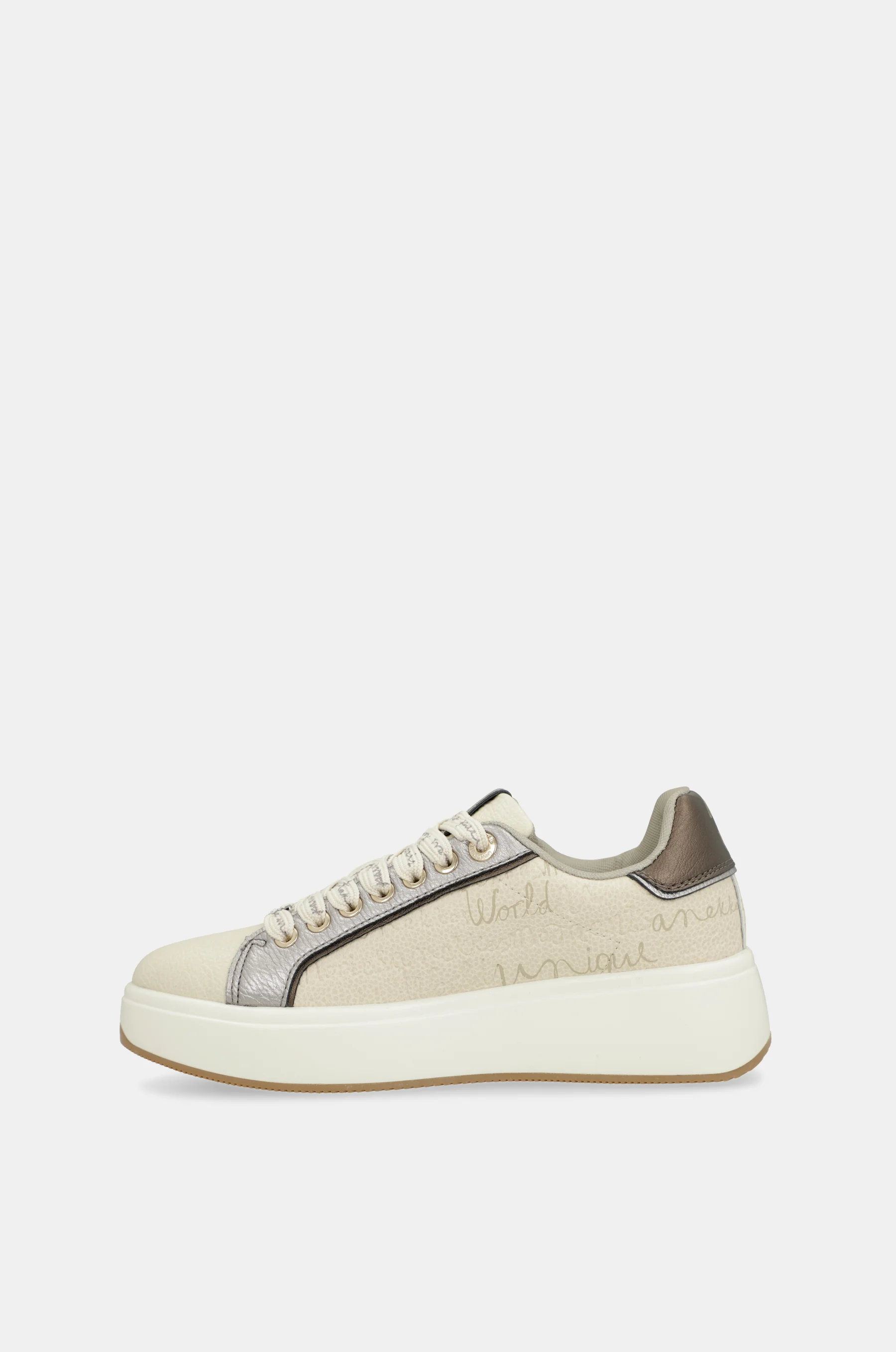 Deportivos blancos Studio - Image 8
