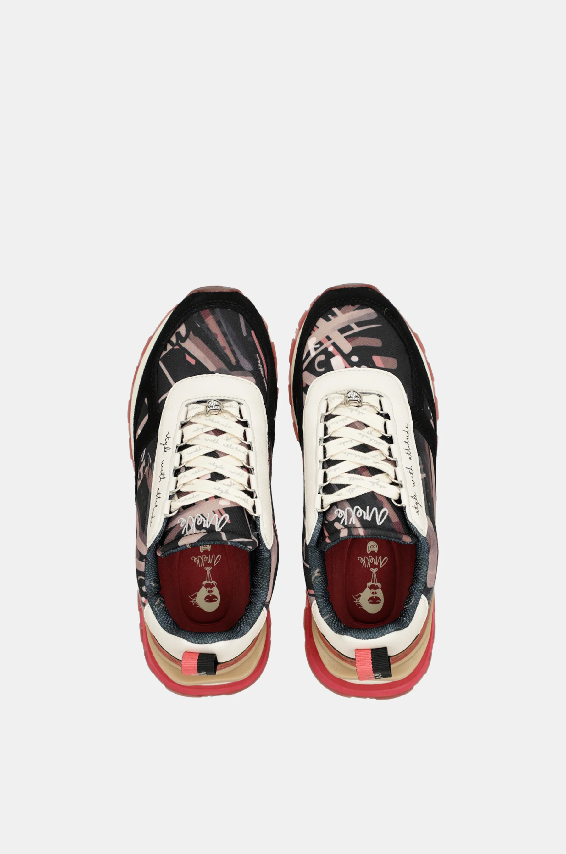 Deportivos negros estampados - Image 3