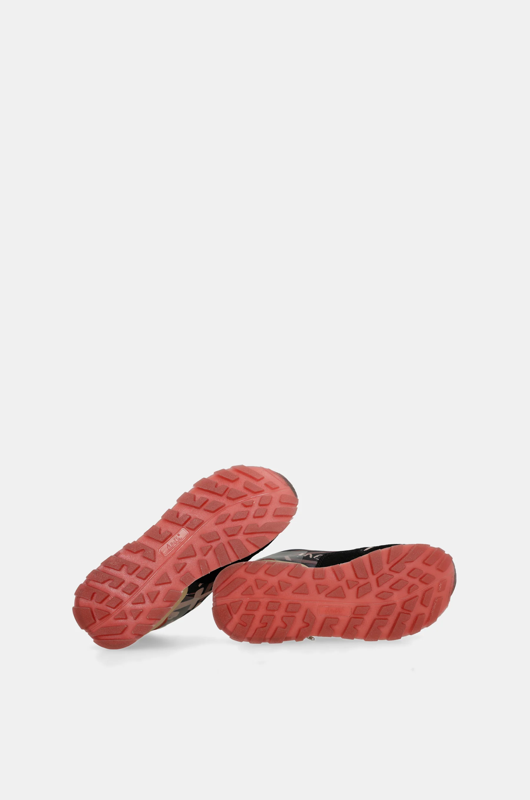 Deportivos negros estampados - Image 6