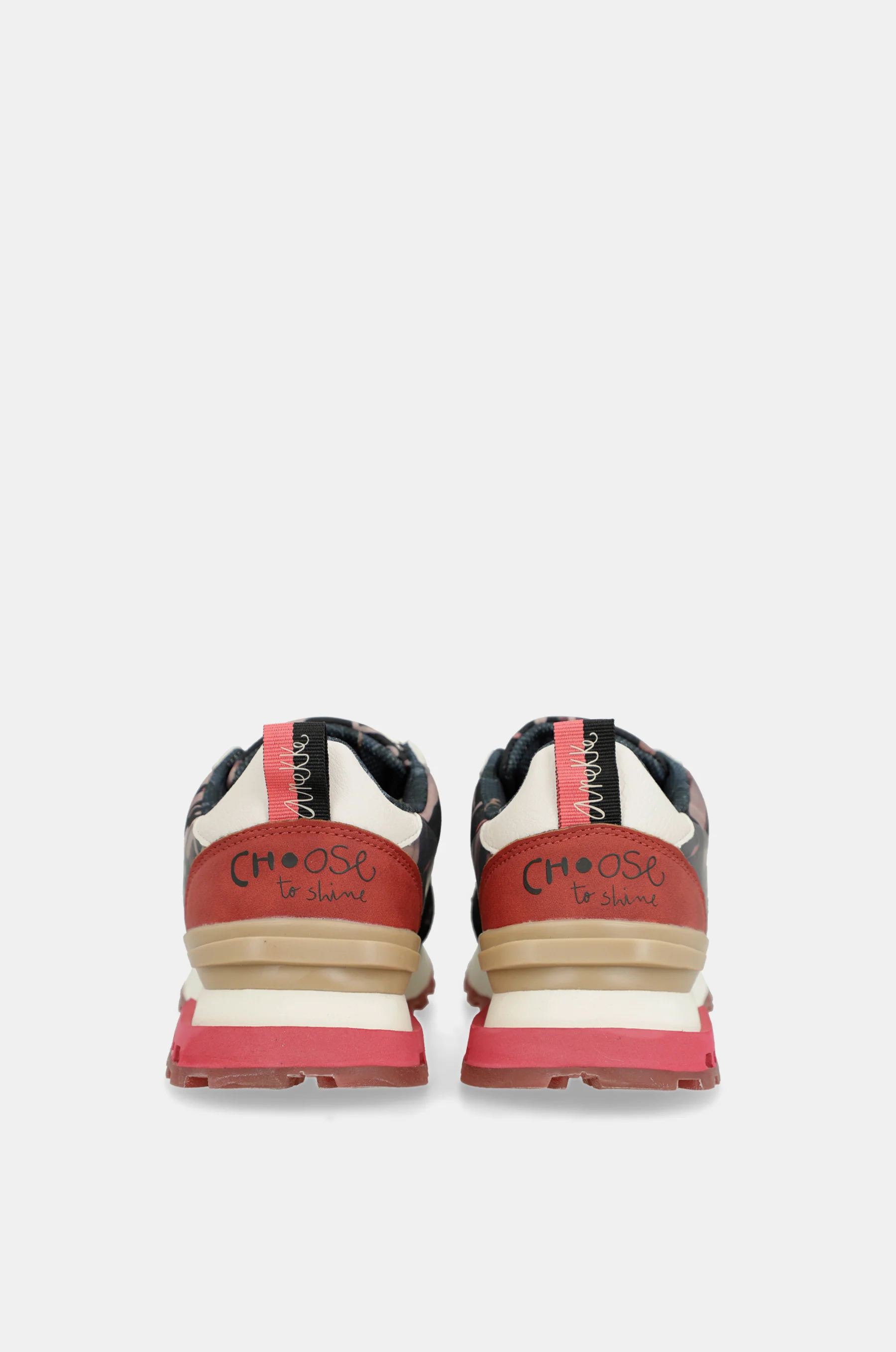 Deportivos negros estampados - Image 7
