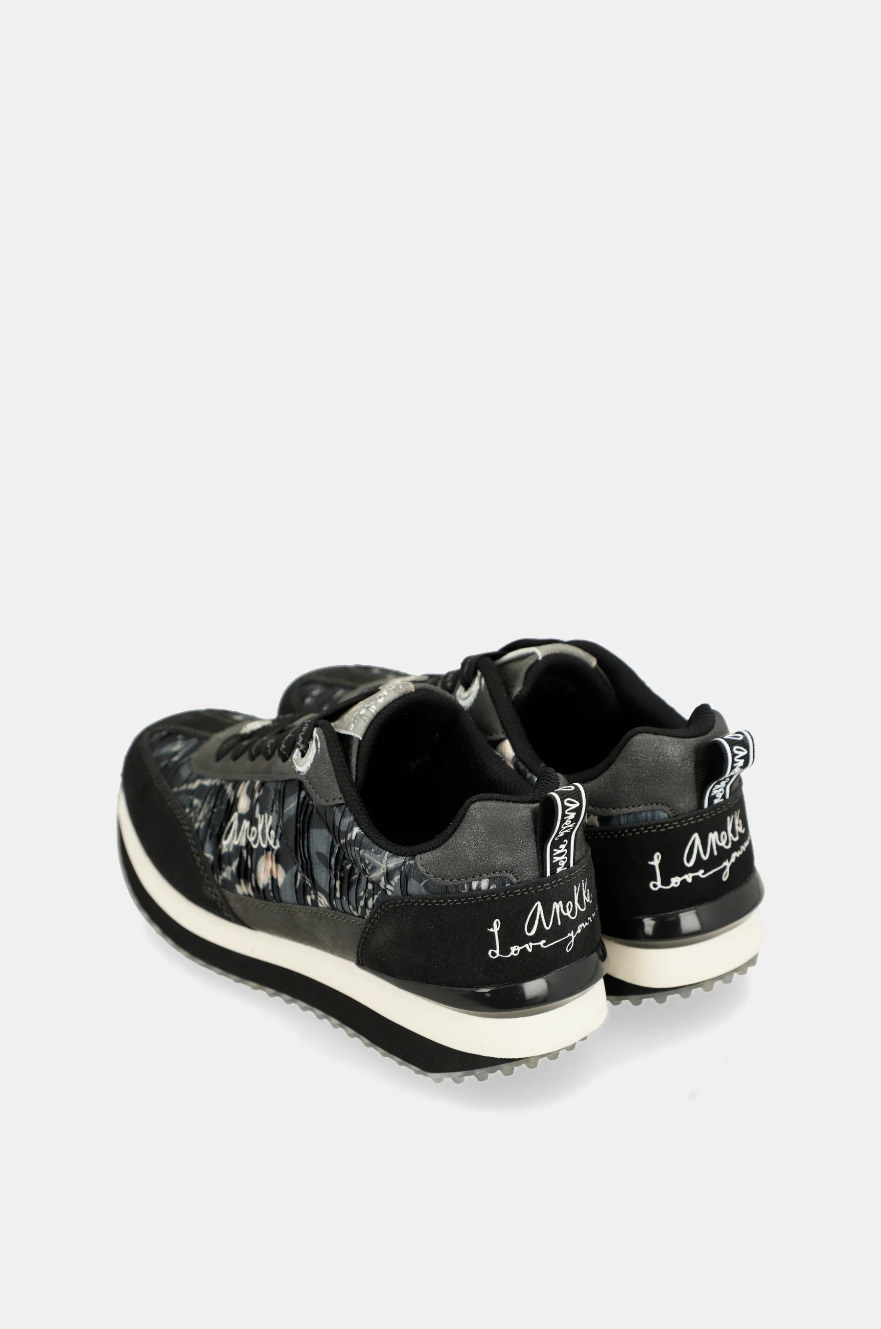 Deportivos negros suela multicolor - Image 5