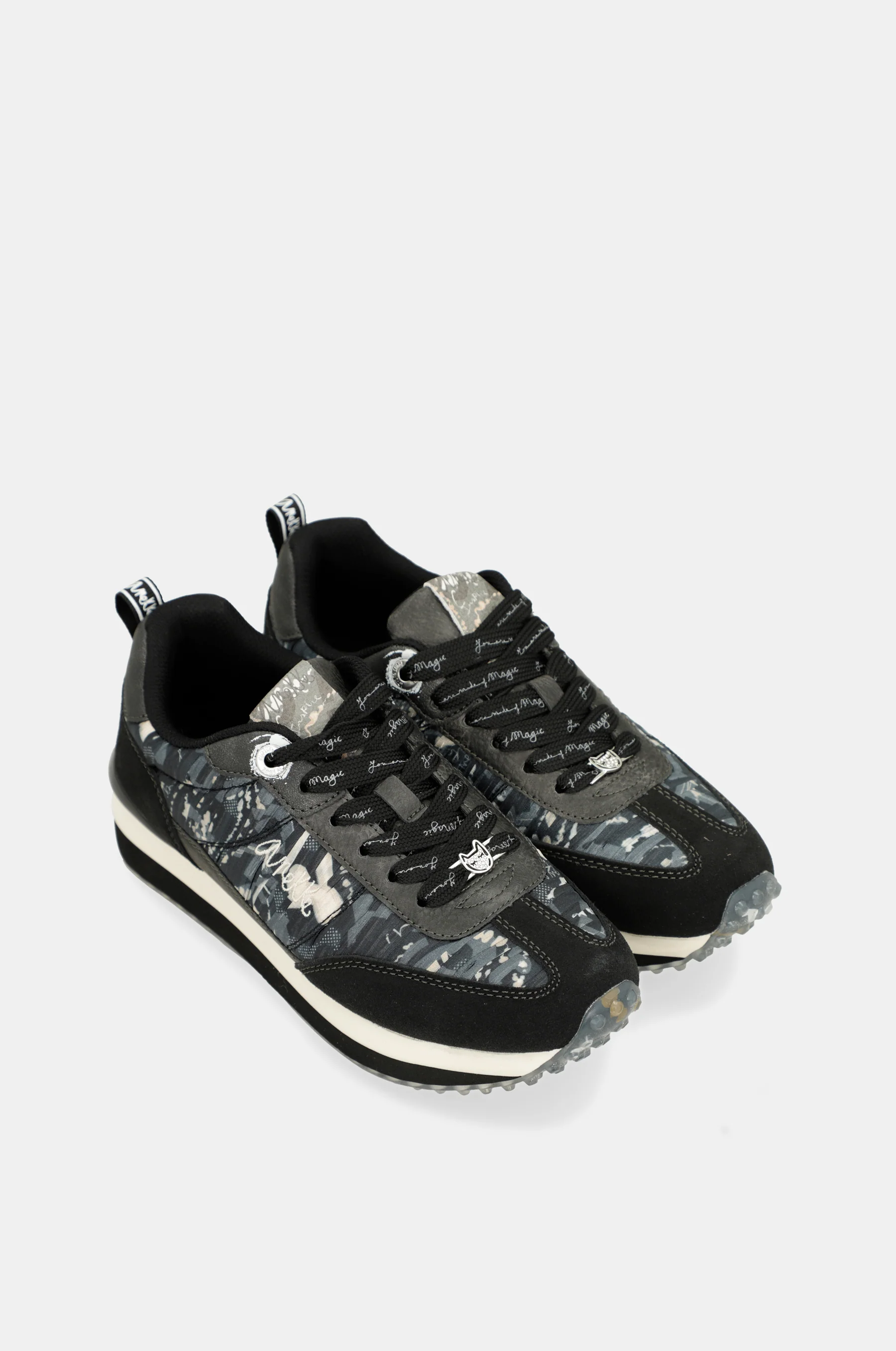 Deportivos negros suela multicolor - Image 6