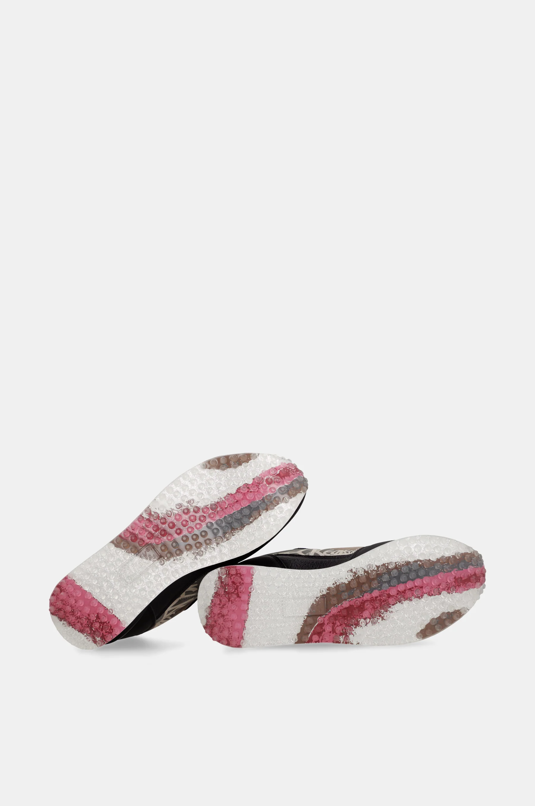 Deportivos negros y rosas - Image 6