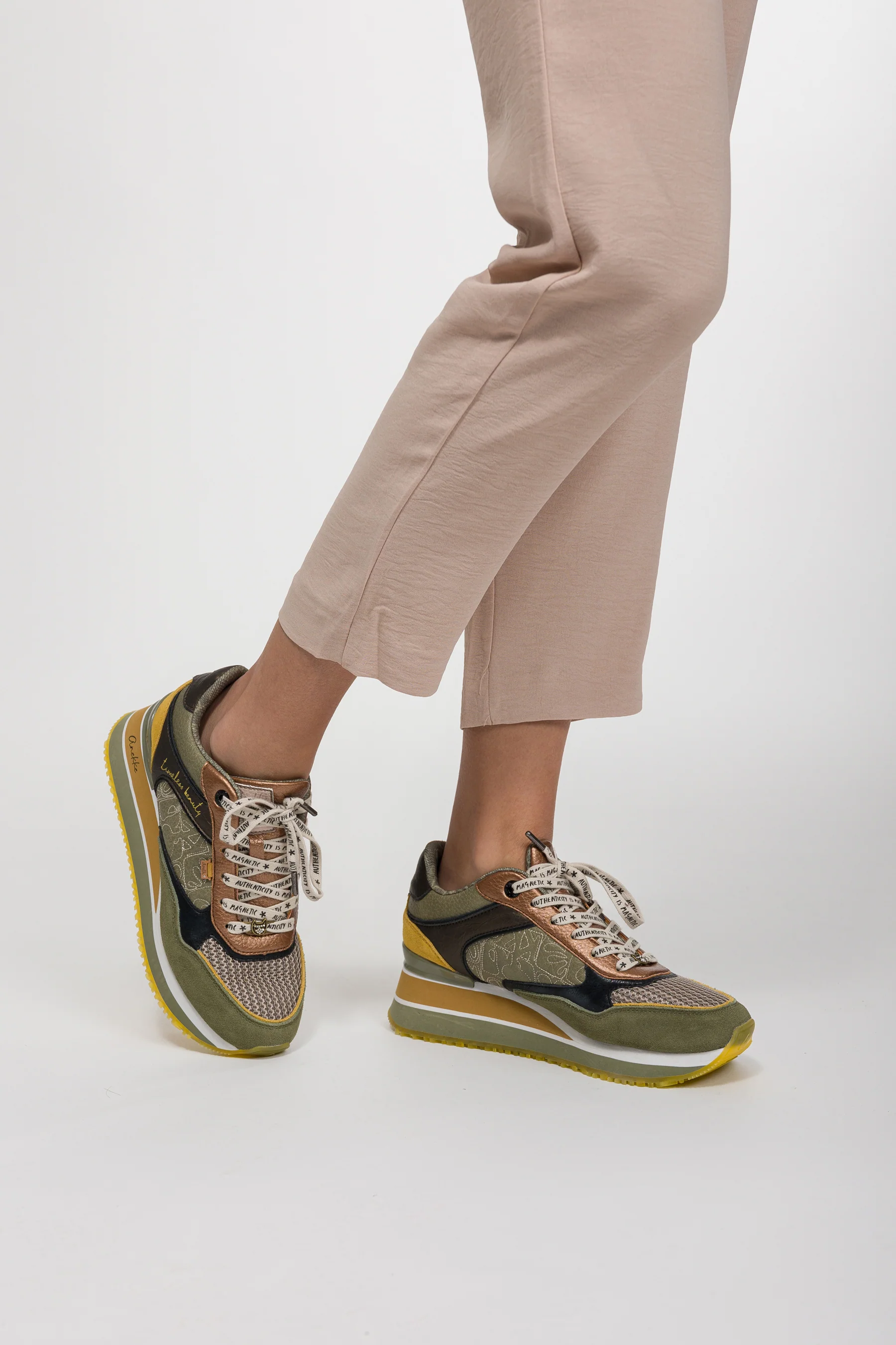Deportivos verdes - Image 7