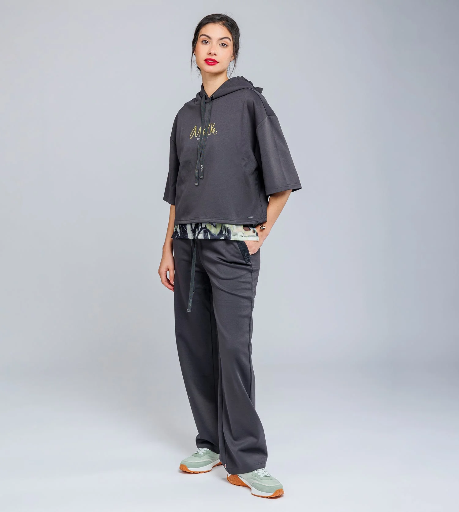 Pantalones fluidos grises - Image 2