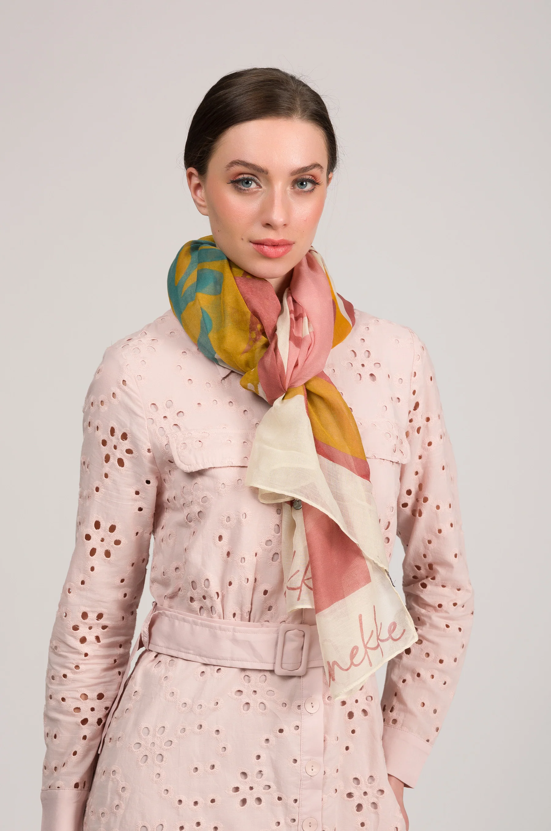 Pañuelo rosa Muse - Image 3