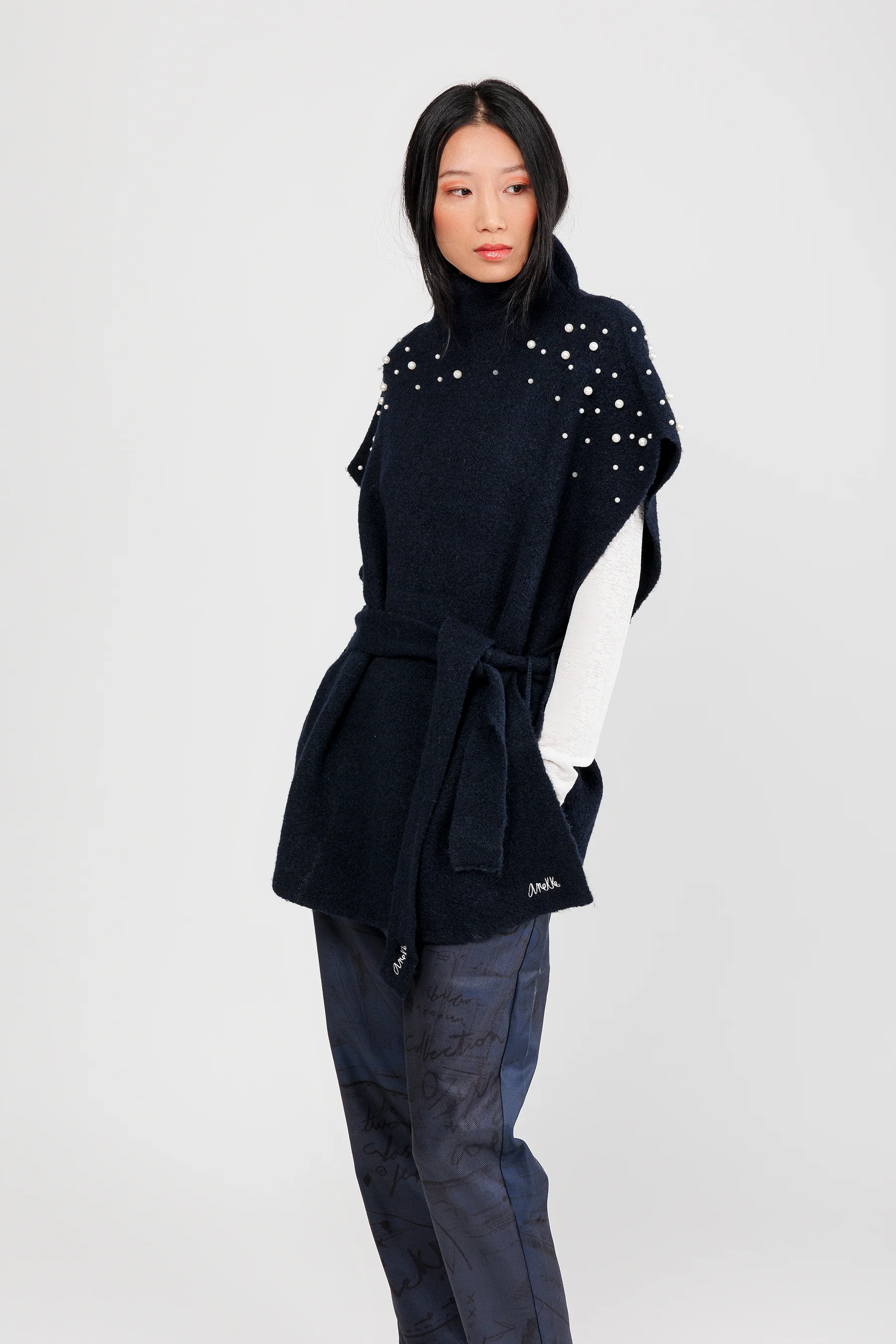 Poncho cuello alto con cinturón azul - Image 2