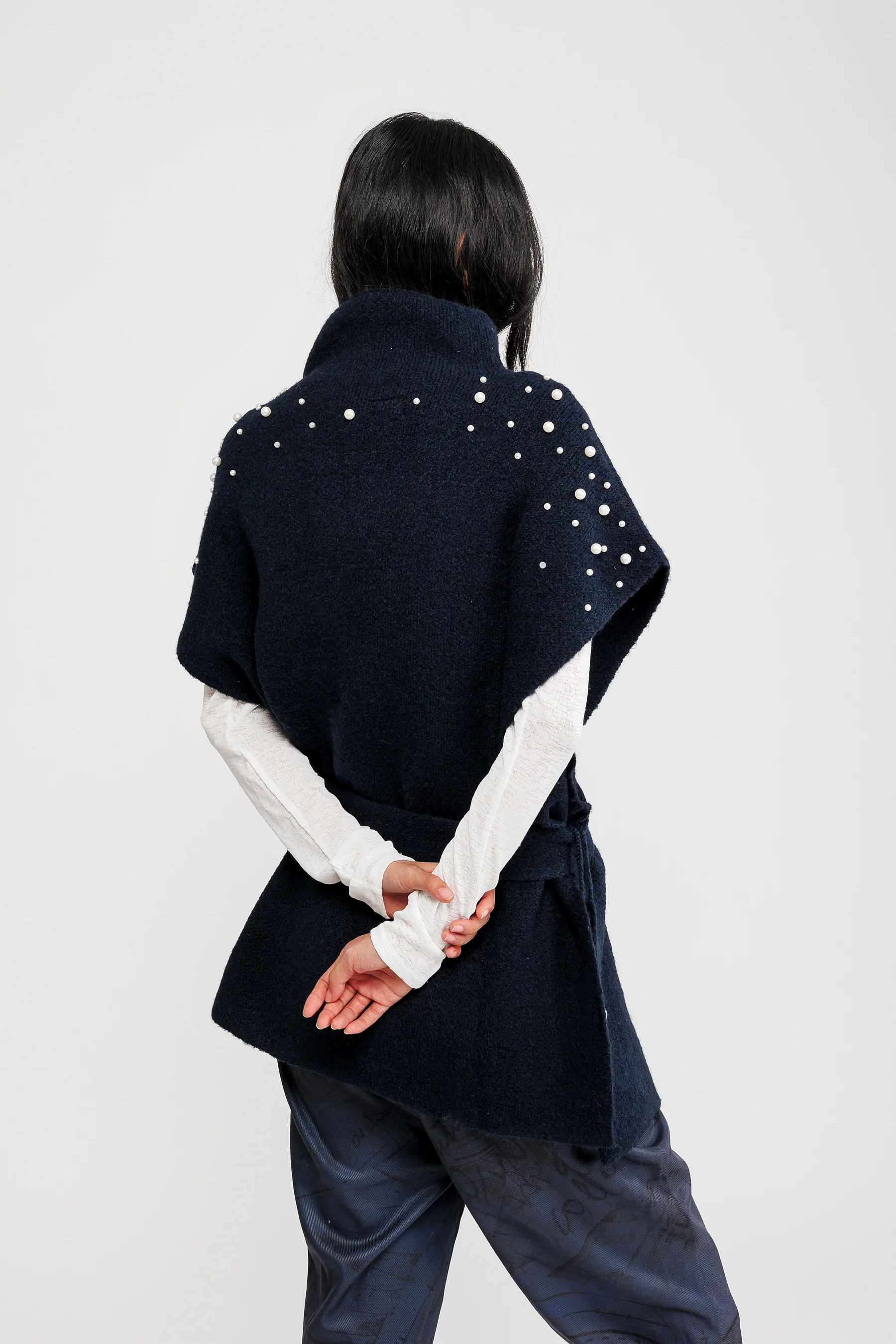 Poncho cuello alto con cinturón azul - Image 3