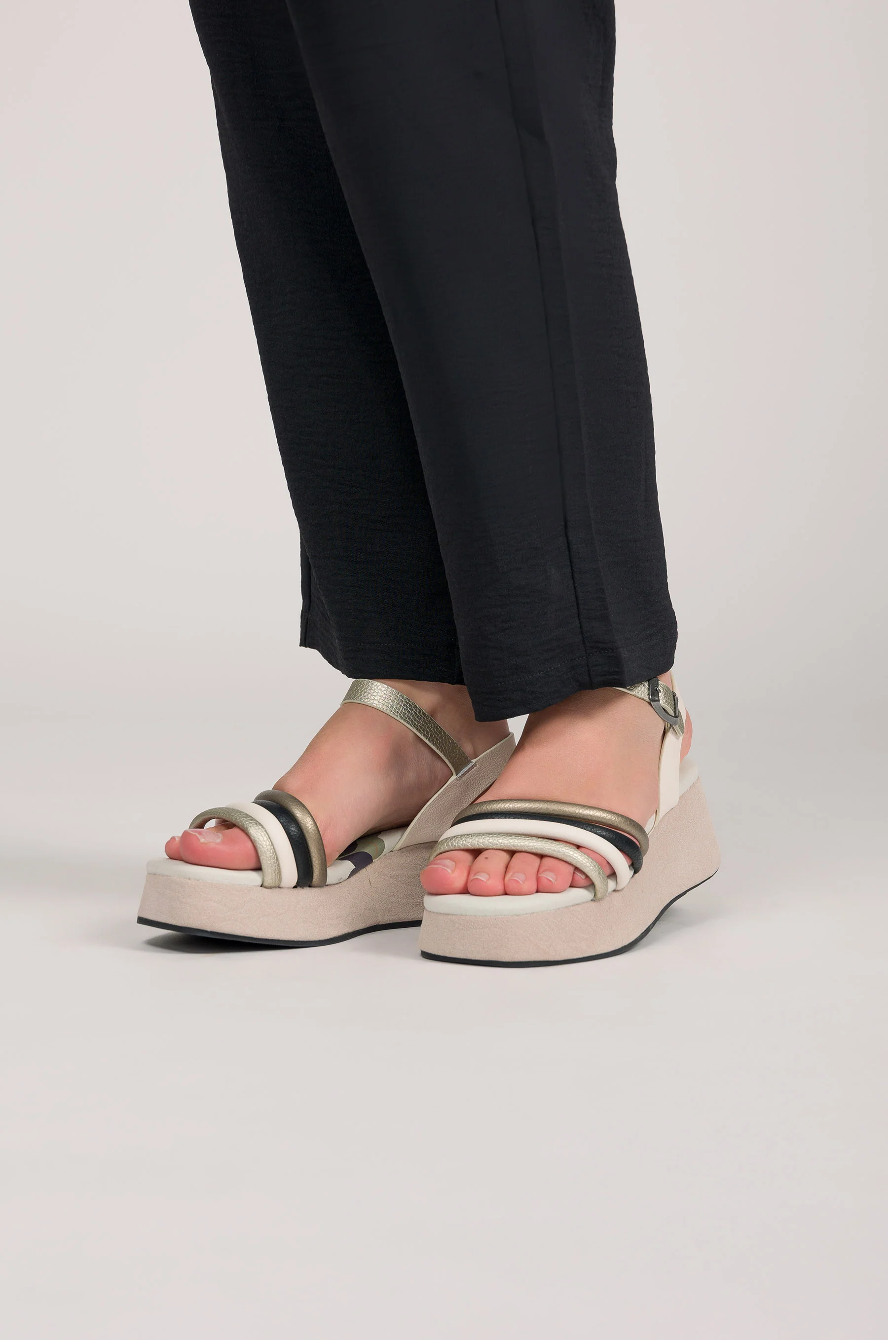 Sandalias con plataforma beige - Image 2
