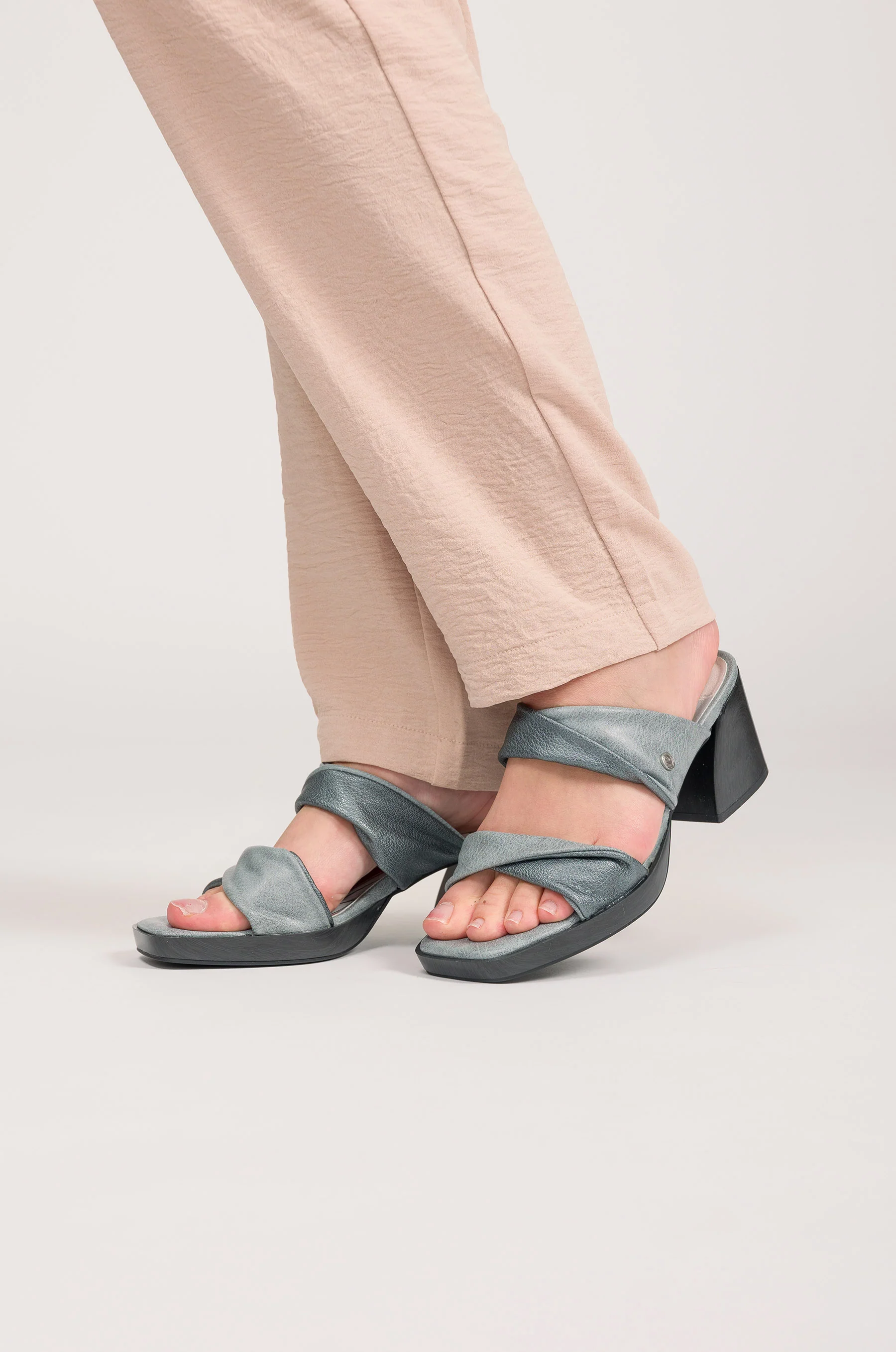 Sandalias con tacón Auralis - Image 2