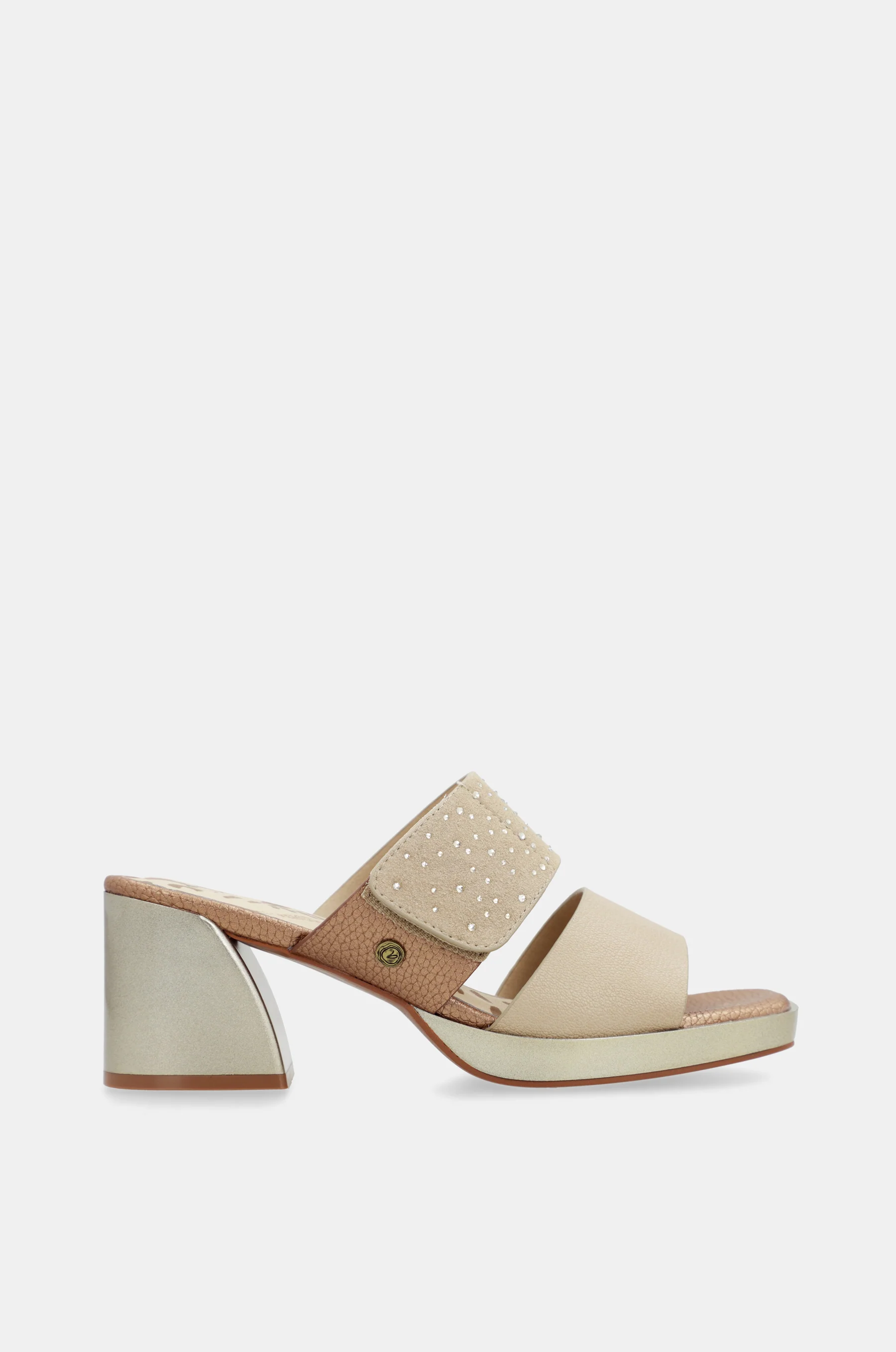 Sandalias con tacón beige con strass