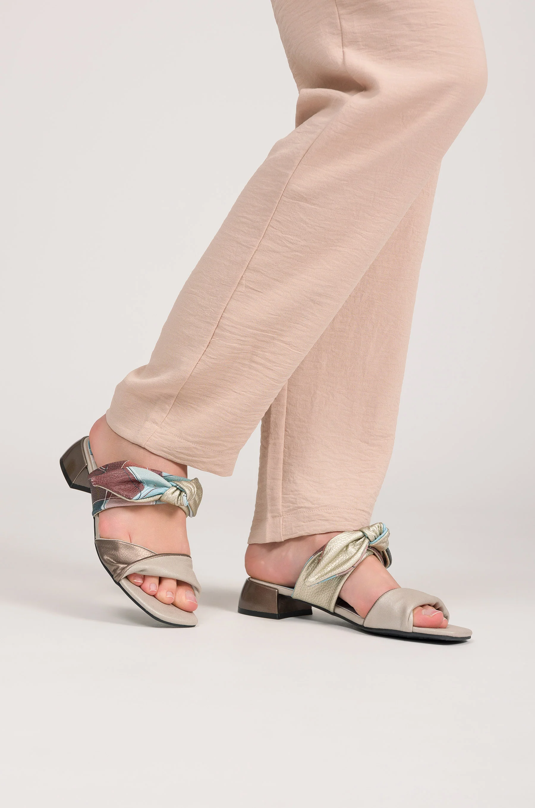 Sandalias con tacón y nudo Auralis - Image 2