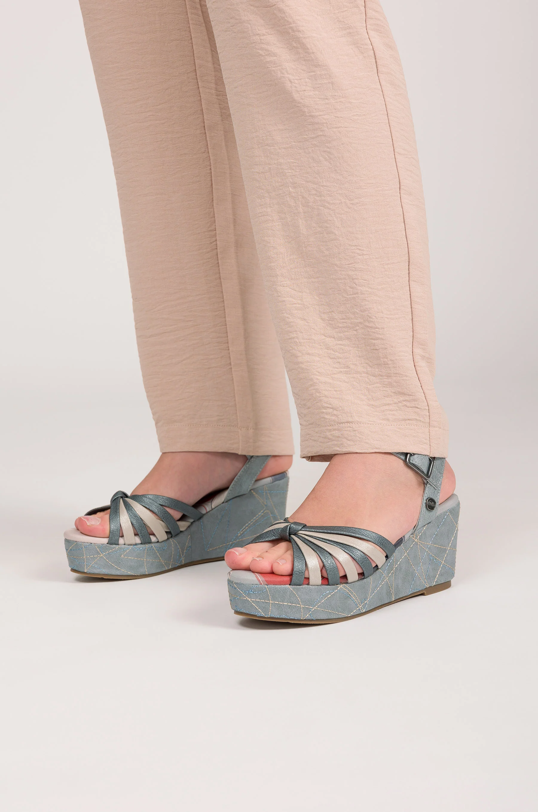 Sandalias cruzadas azul Auralis - Image 4