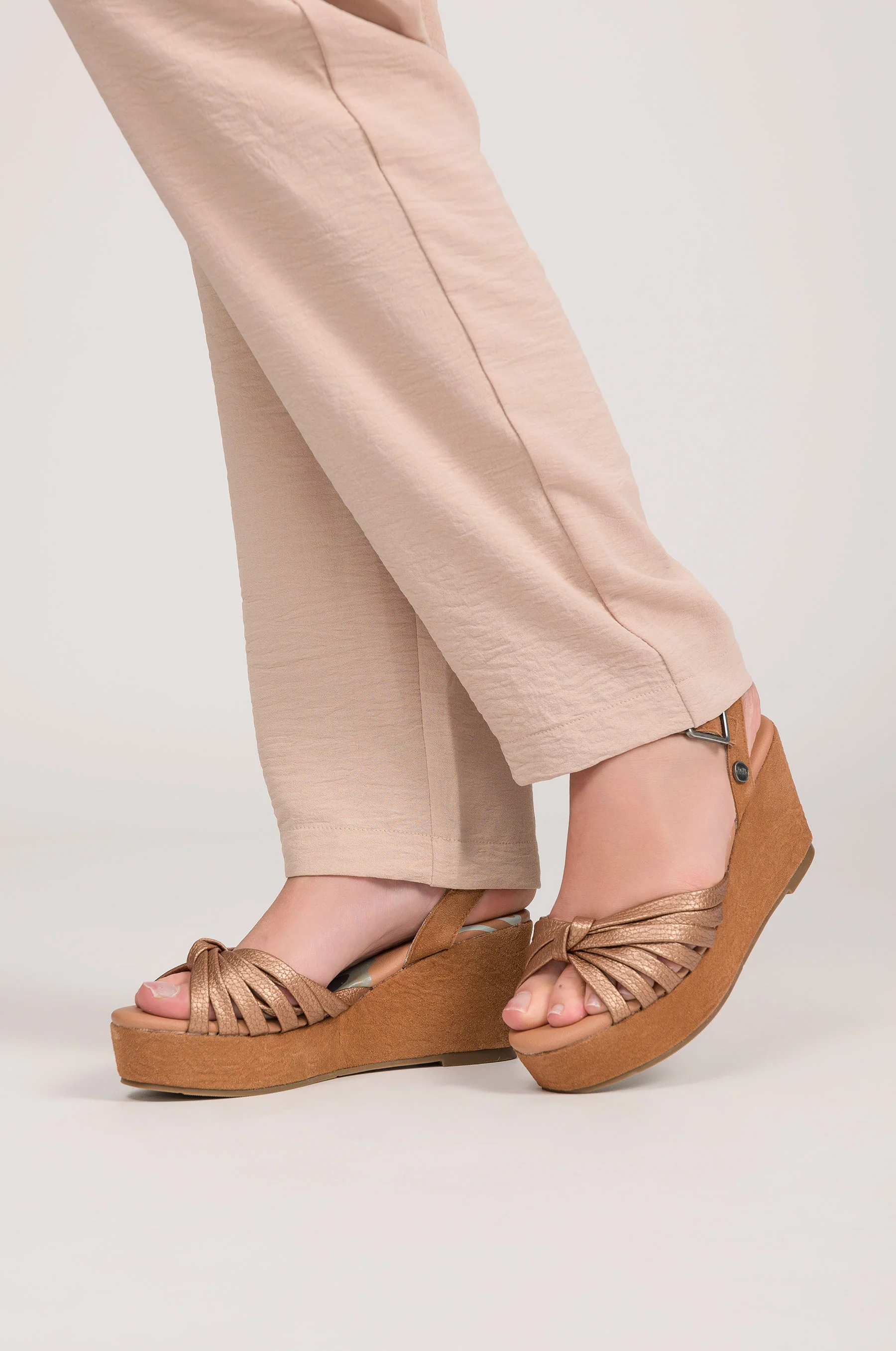 Sandalias cruzadas color canela Gaia - Image 2