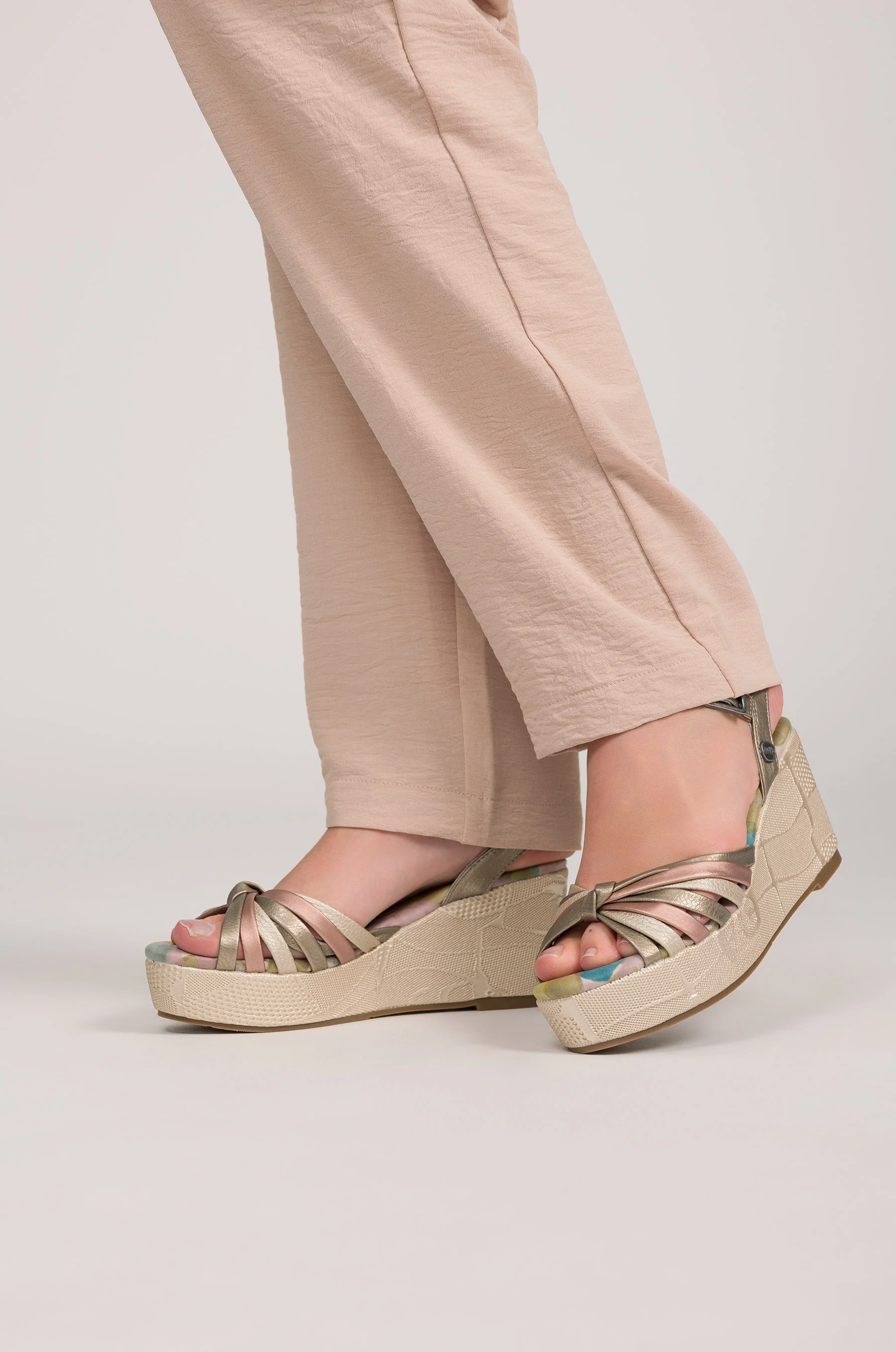 Sandalias cruzadas estampadas Bloom - Image 2
