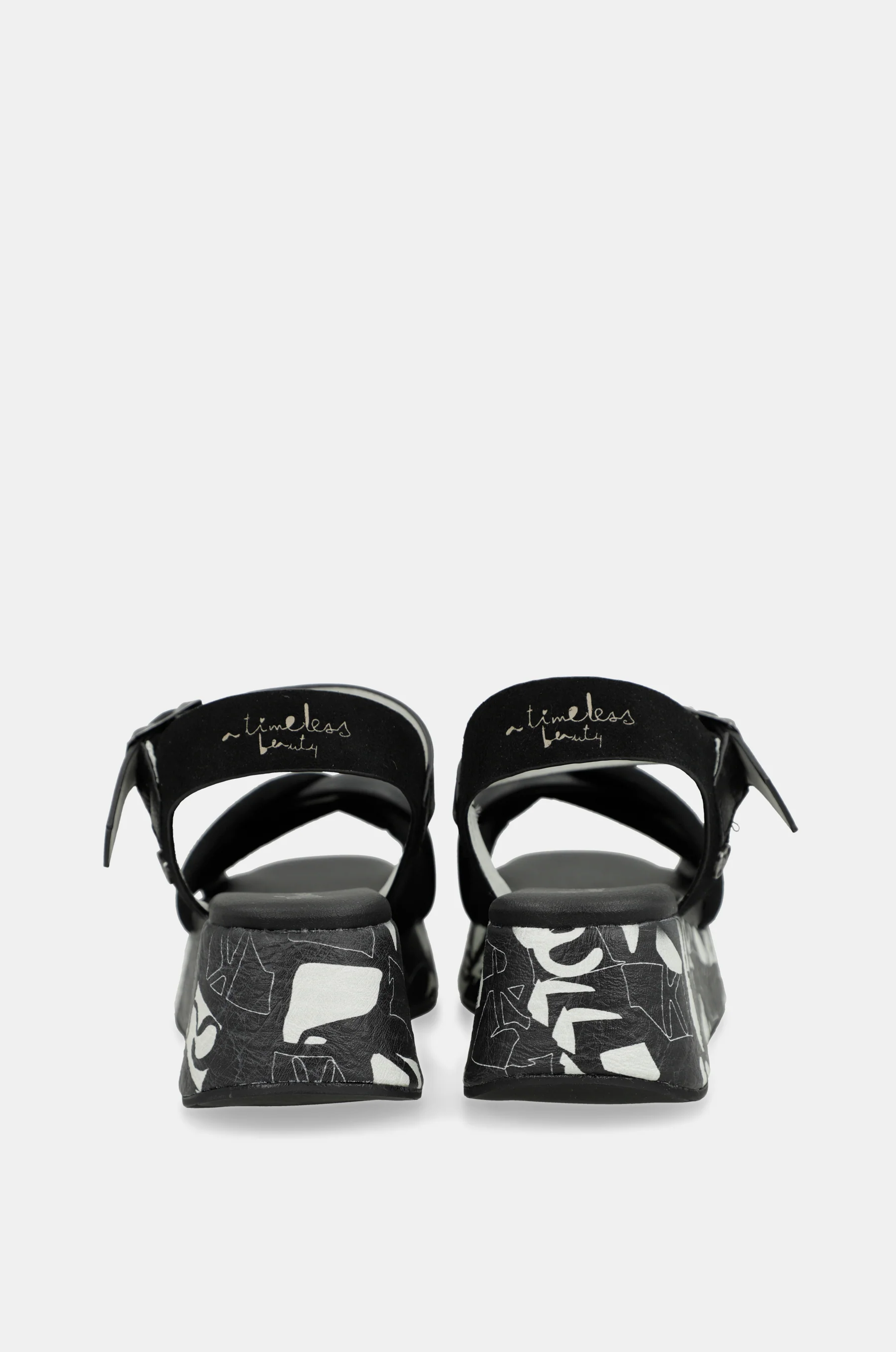 Sandalias plataforma negras y blancas - Image 5