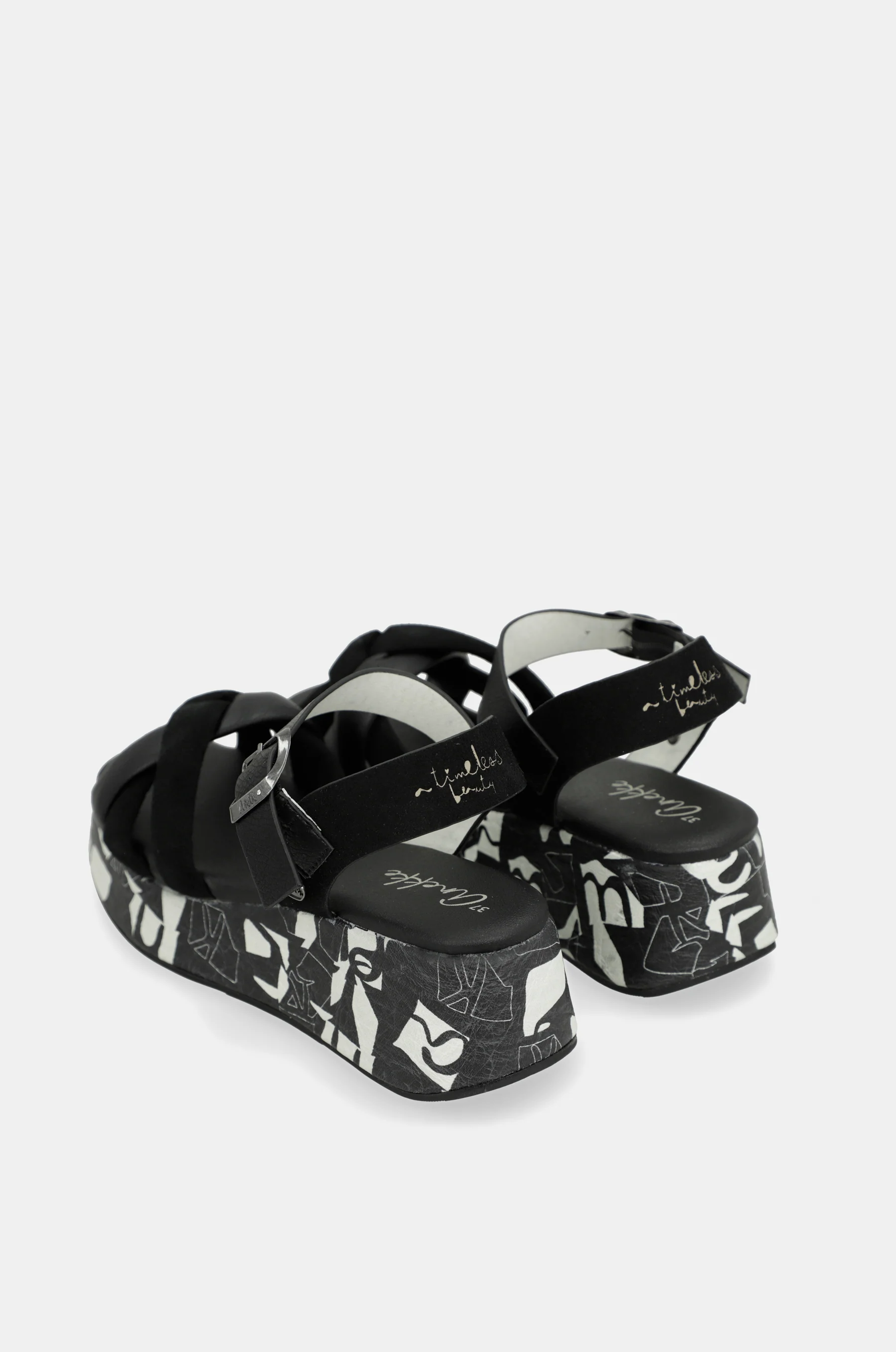 Sandalias plataforma negras y blancas - Image 6