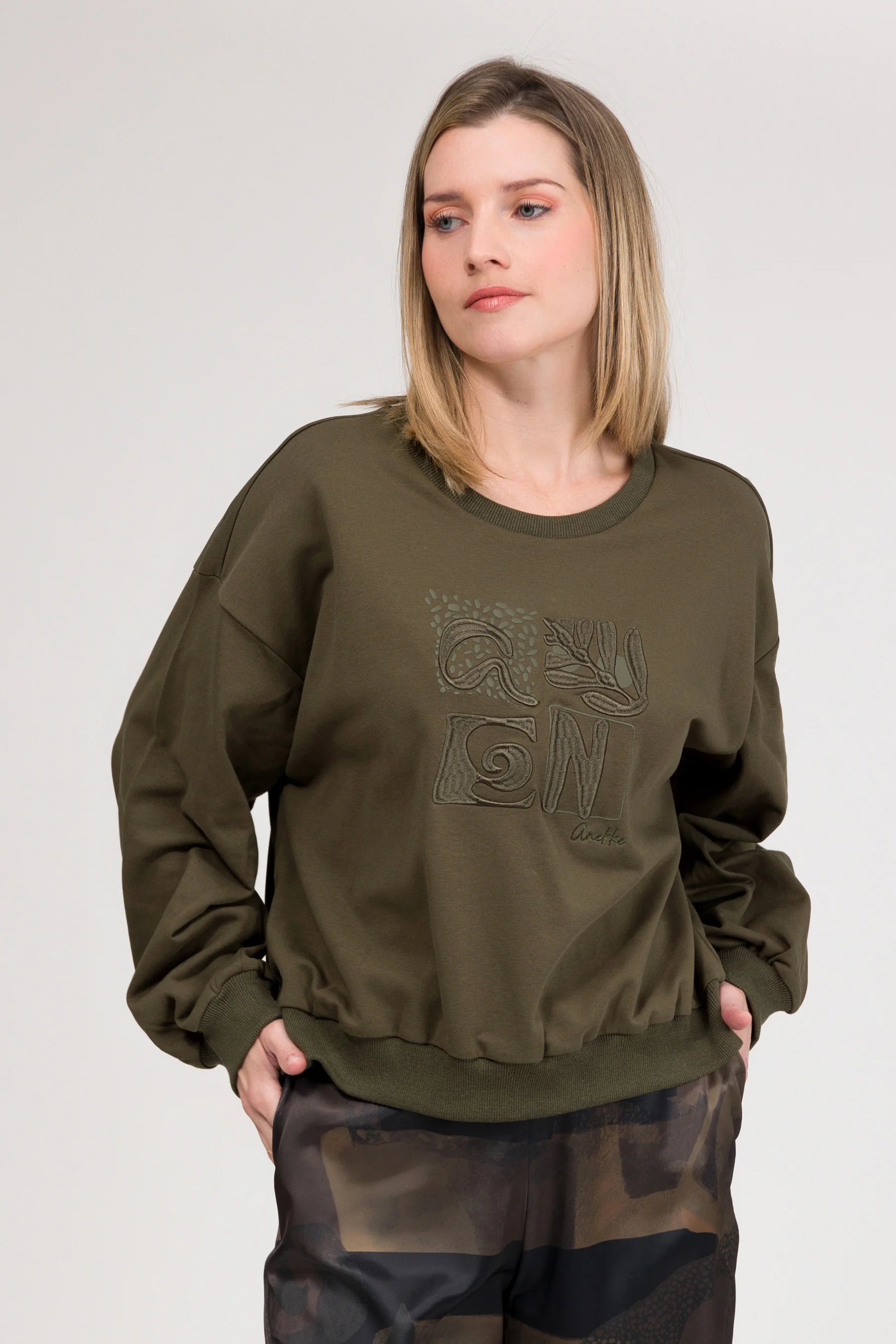 Sudadera de manga larga verde militar - Image 2