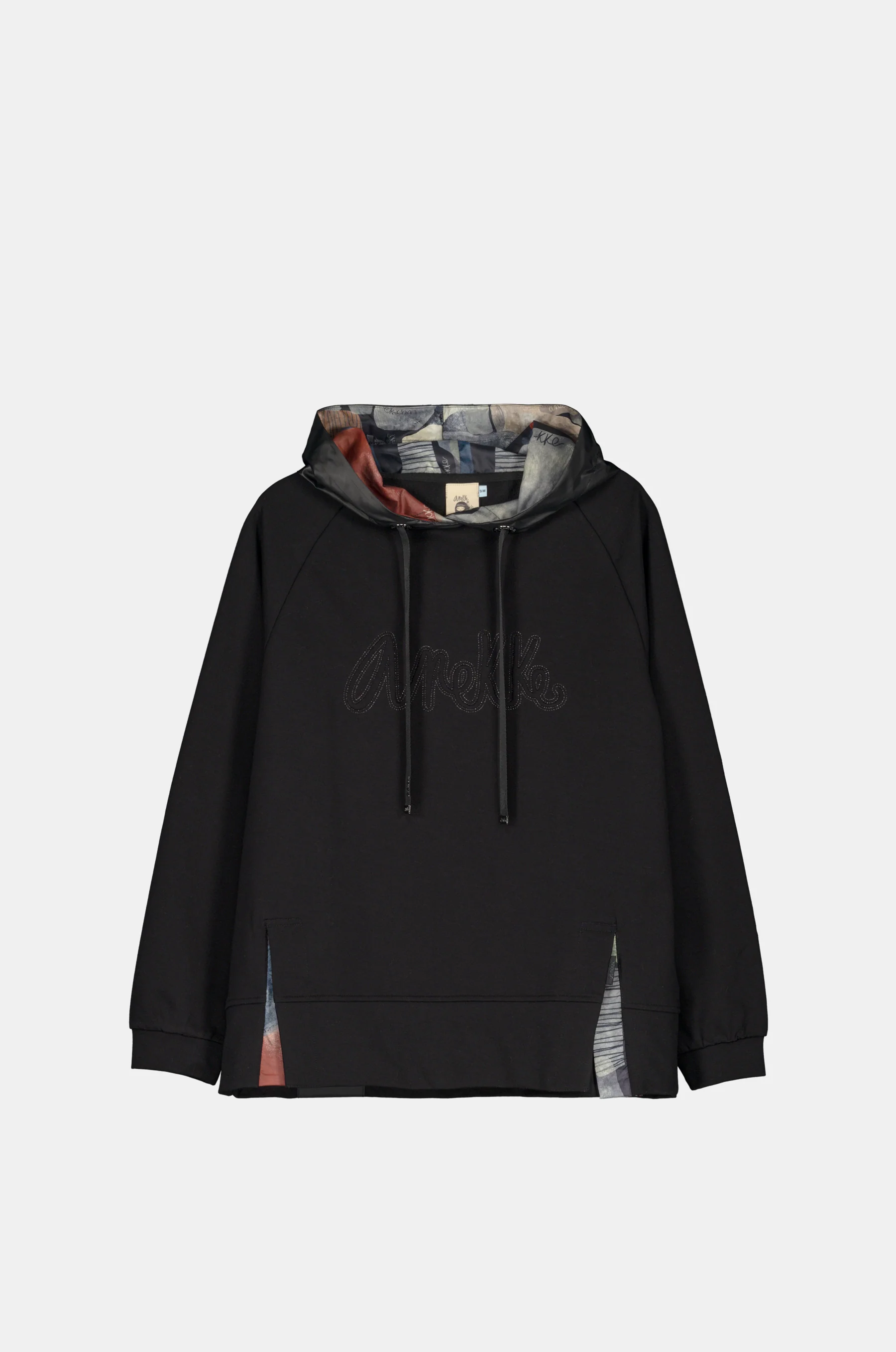 Sudadera negra con capucha